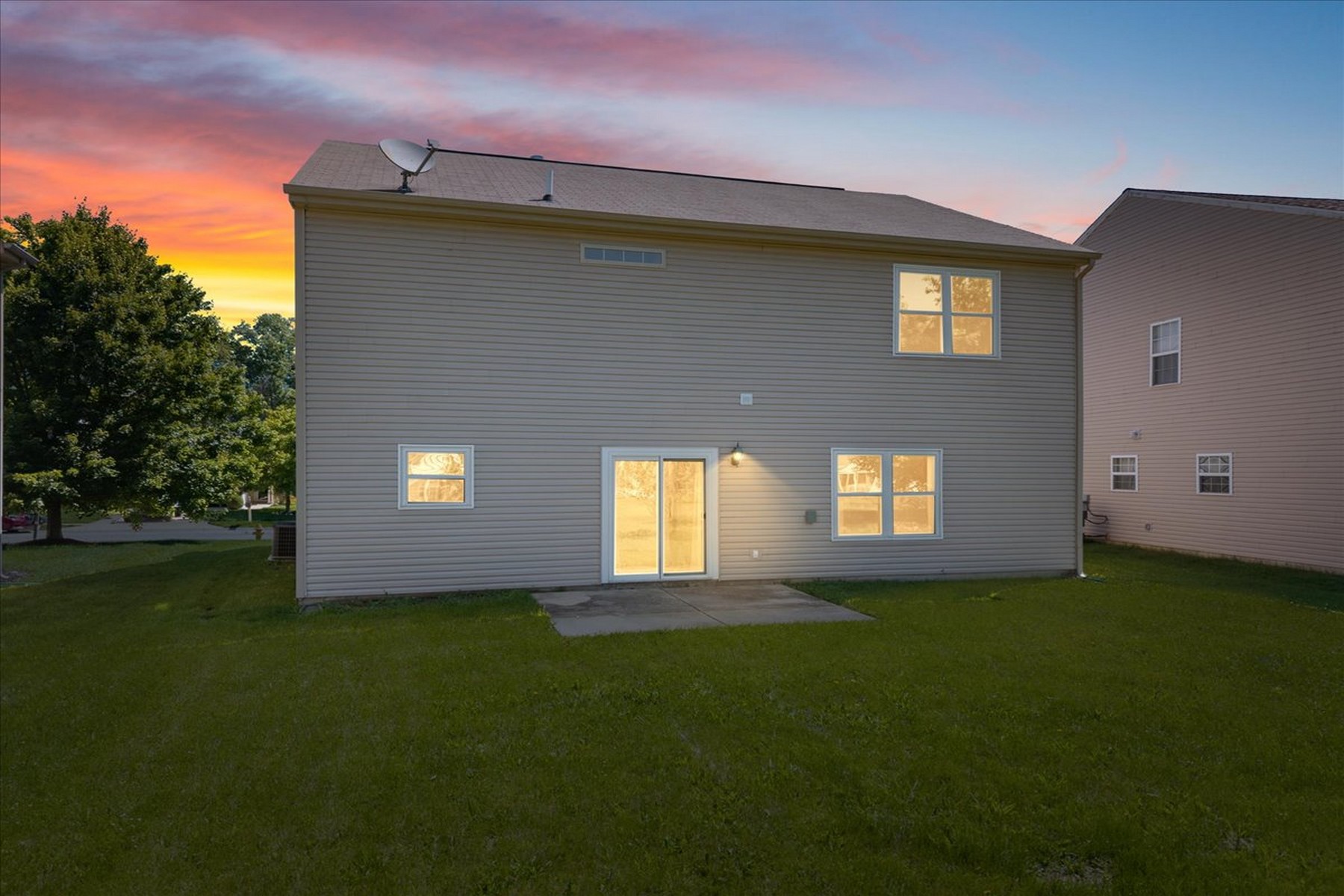  Completely Remodeled Four Bedroom Home on Oversized Lot - 物件實景