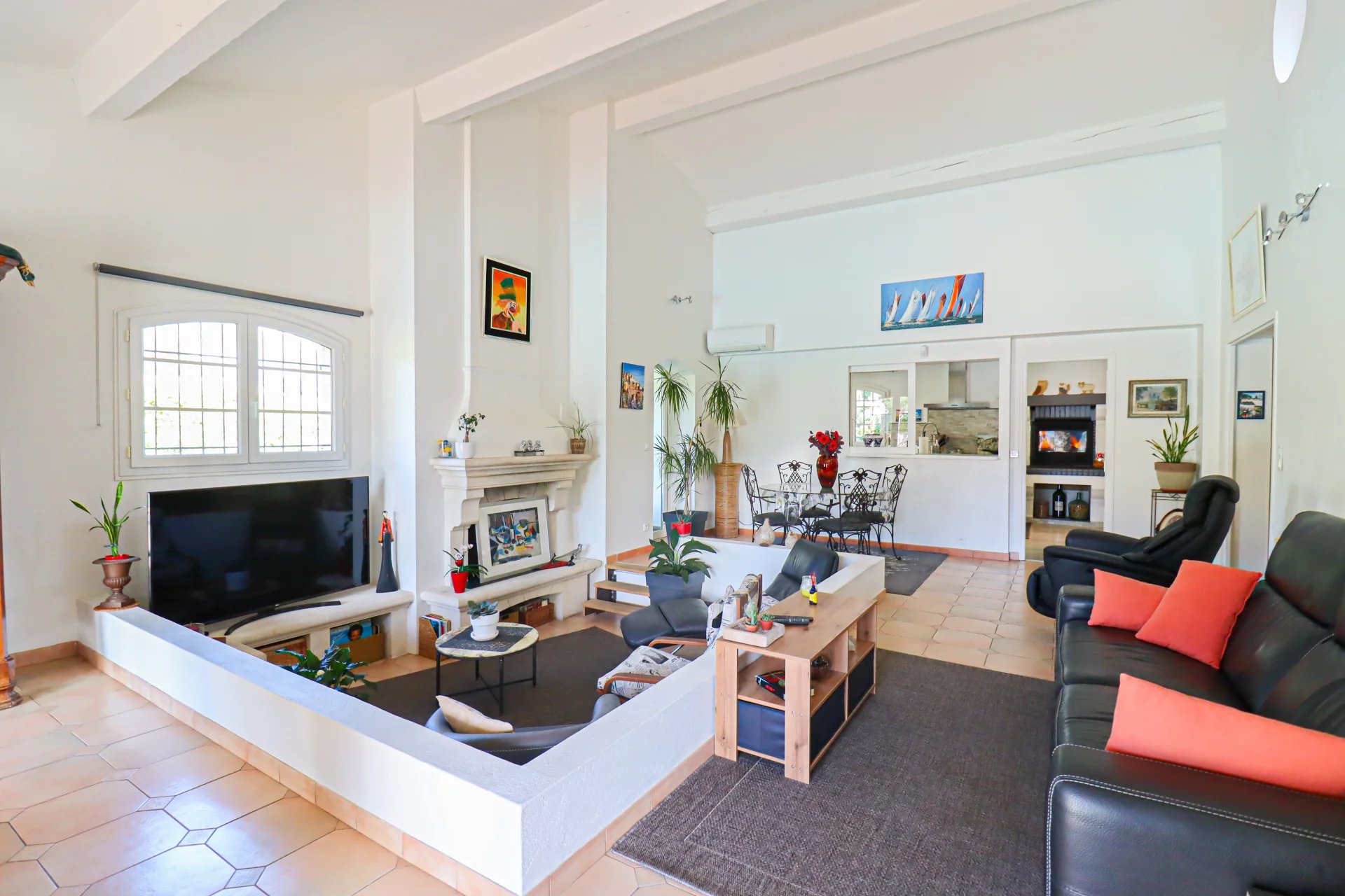 Saint-Raphaël, Provence-Alpes-Côte d’Azur, 83700, FR, 4 Bedrooms Bedrooms, ,Residential,For Sale,1994495