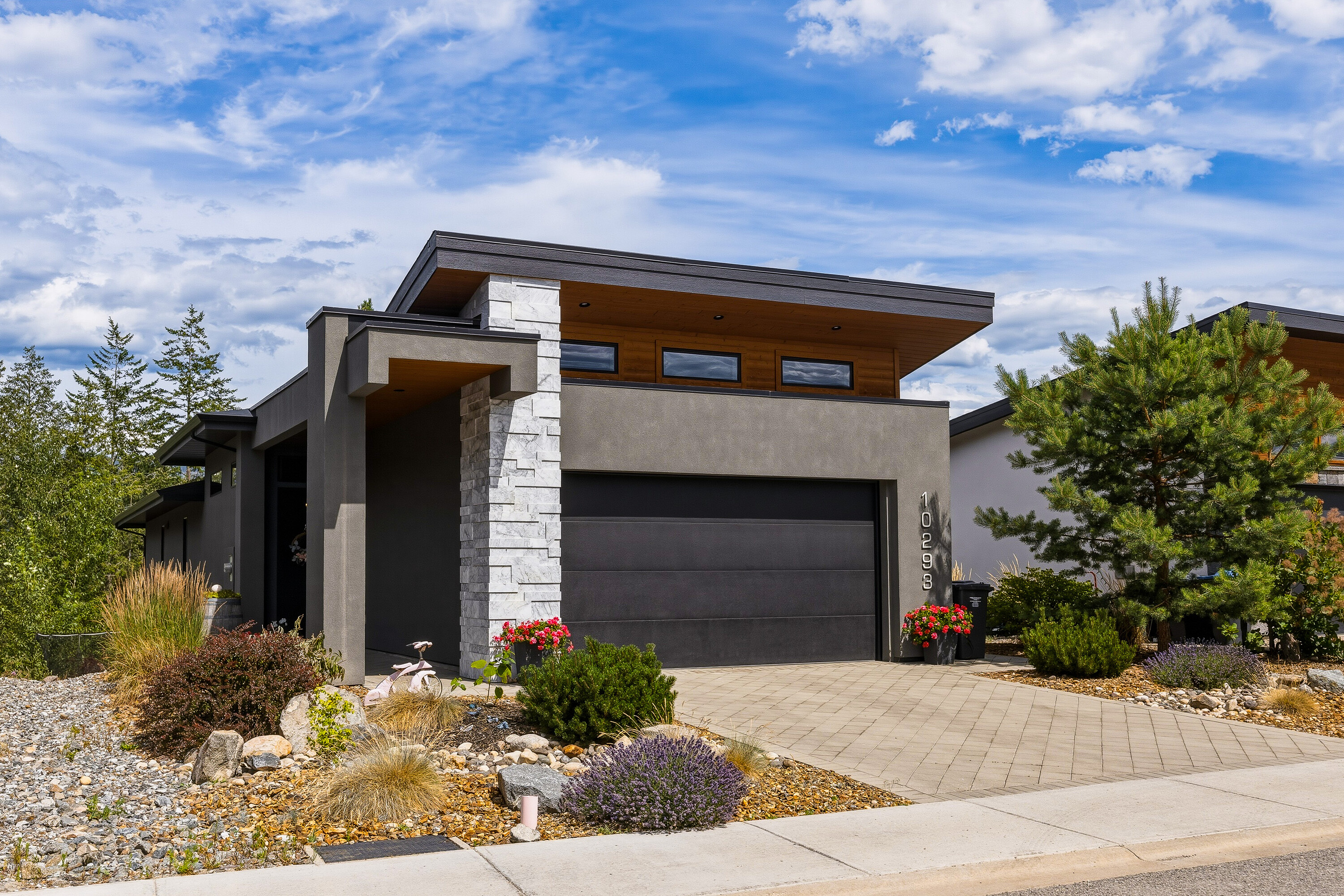  Walkout Rancher in Lakestone - 物件實景