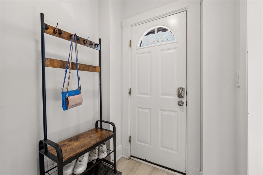 Watertown, Massachusetts, 02472, United States, 2 Bedrooms Bedrooms, ,1 BathroomBathrooms,Residential,For Sale,1950819