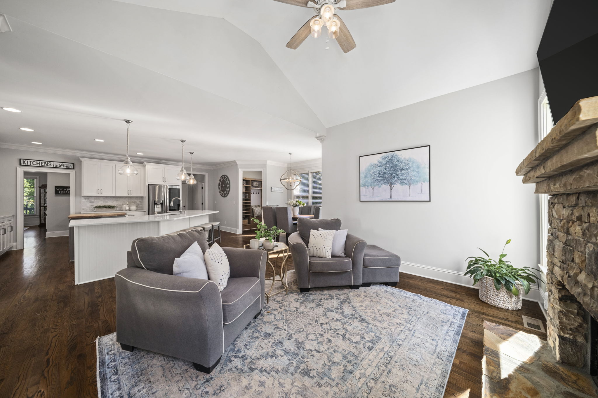  Situated Within the Sought-After, Gated Community of Clearbrooke - 物件實景