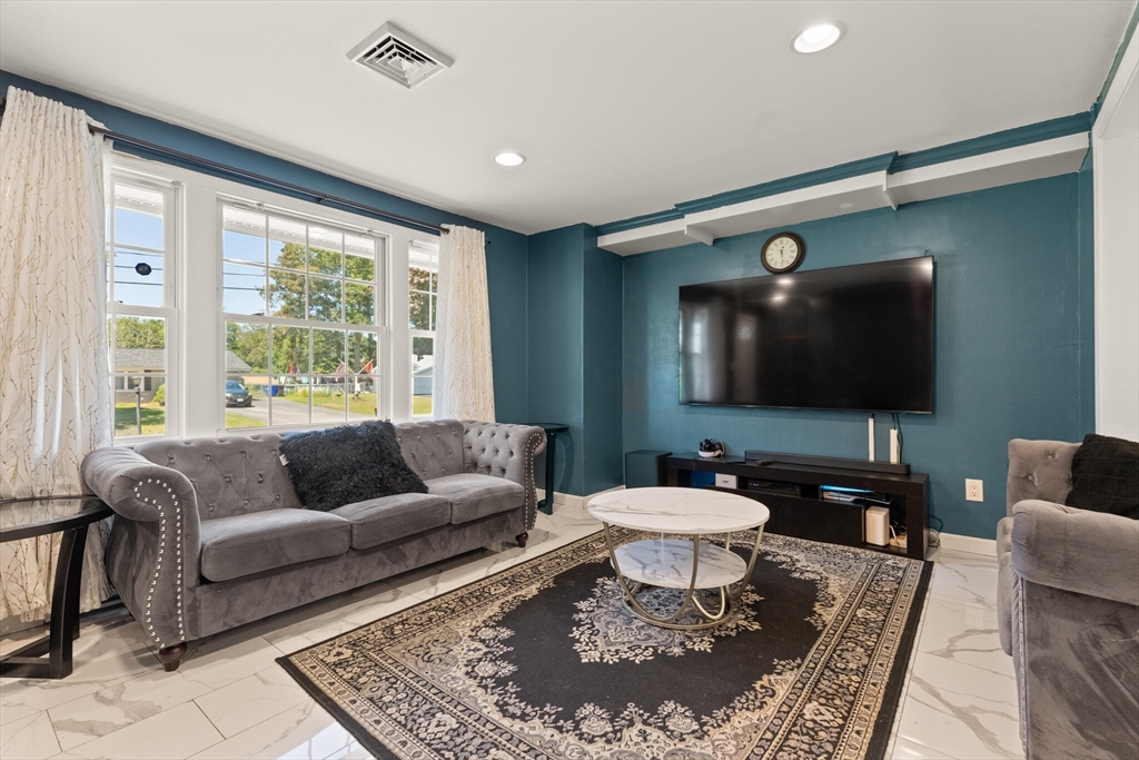 Raynham, Massachusetts, 02767, United States, 3 Bedrooms Bedrooms, ,1 BathroomBathrooms,Residential,For Sale,1918032