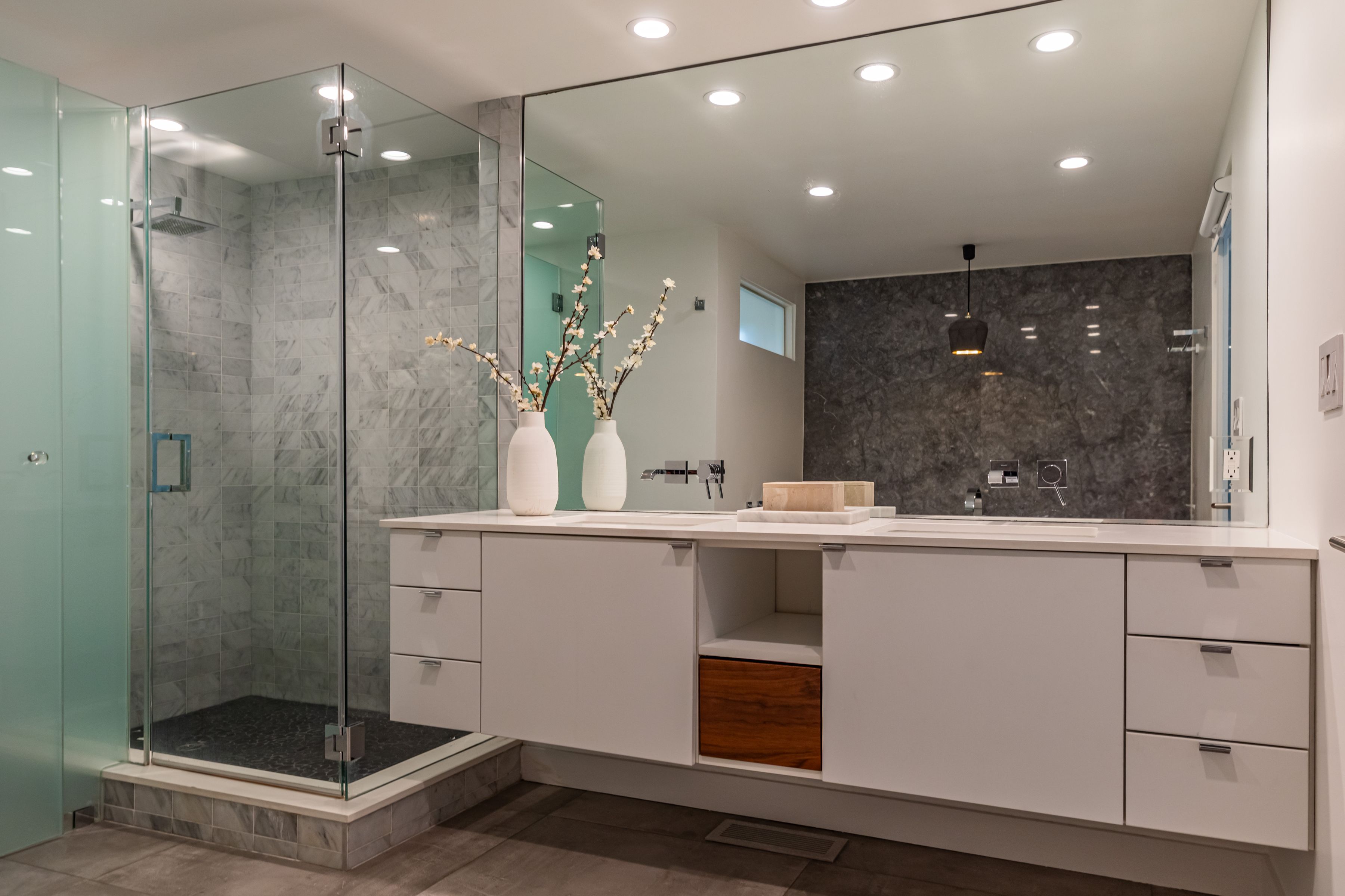  586 Lorna Lane - 物件實景