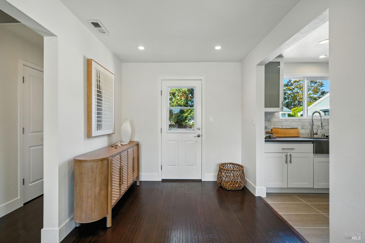 Petaluma, California, 94952, United States, 2 Bedrooms Bedrooms, ,1 BathroomBathrooms,Residential,For Sale,1934208