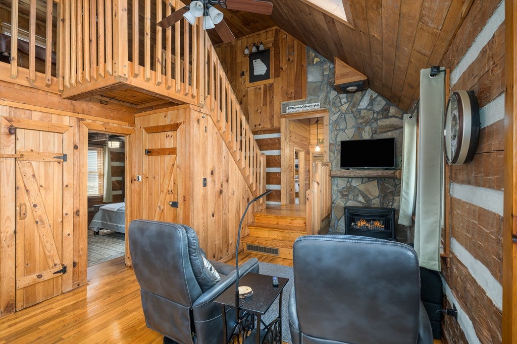 Ellijay, Georgia, 30540, United States, 4 Bedrooms Bedrooms, ,4 BathroomsBathrooms,Residential,For Sale,1858933