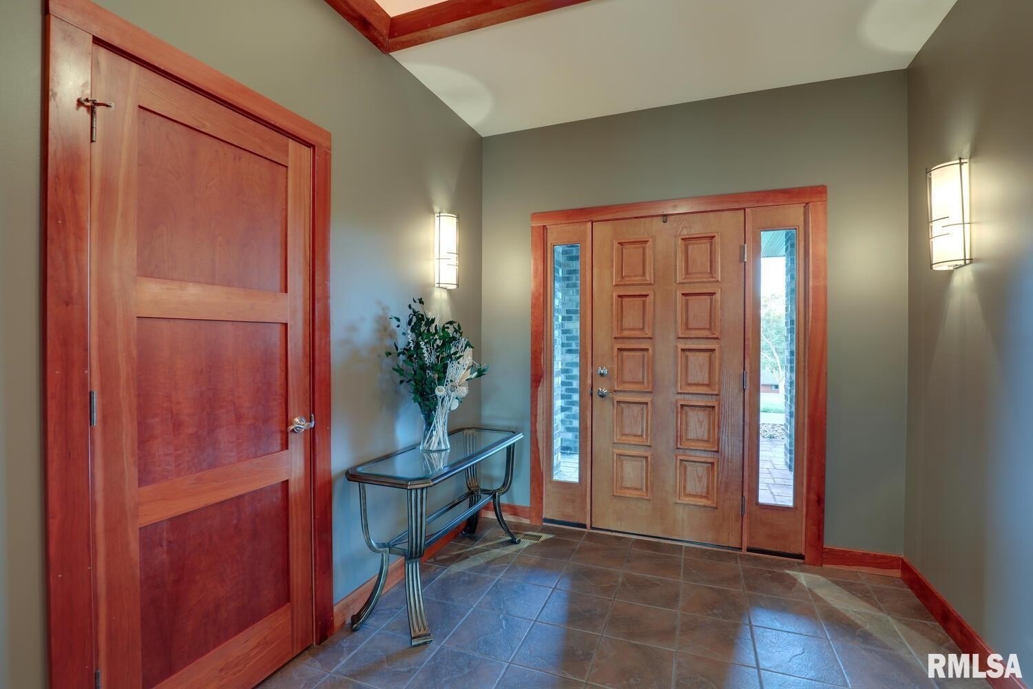 Macomb, Illinois, 61455, United States, 5 Bedrooms Bedrooms, ,5 BathroomsBathrooms,Residential,For Sale,1915760