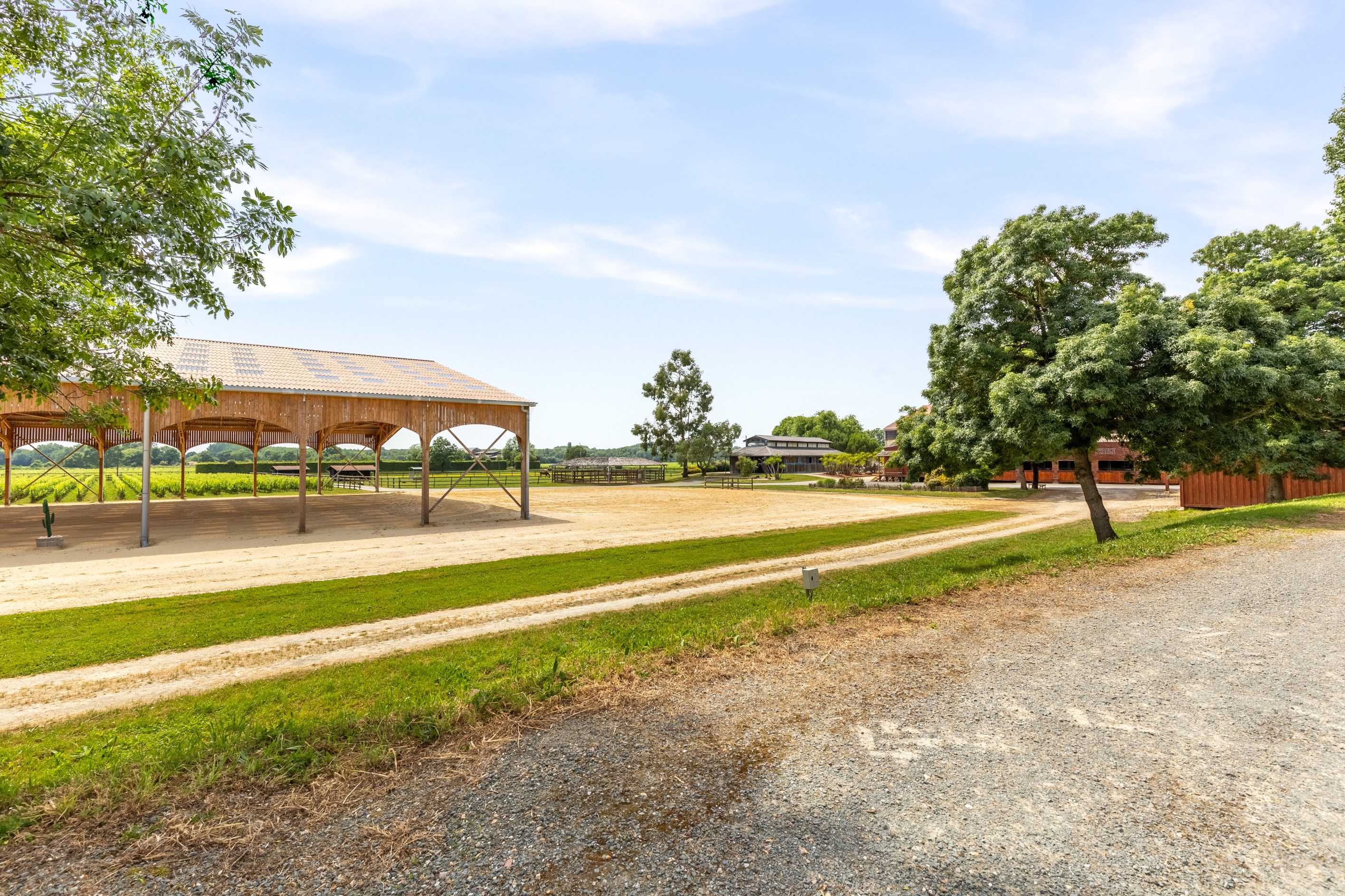  AN EXCEPTIONAL MIXED-USE PROPERTY COMBINING RESIDENTIAL, EQUESTRIAN AND WINE-PR… - 物件實景