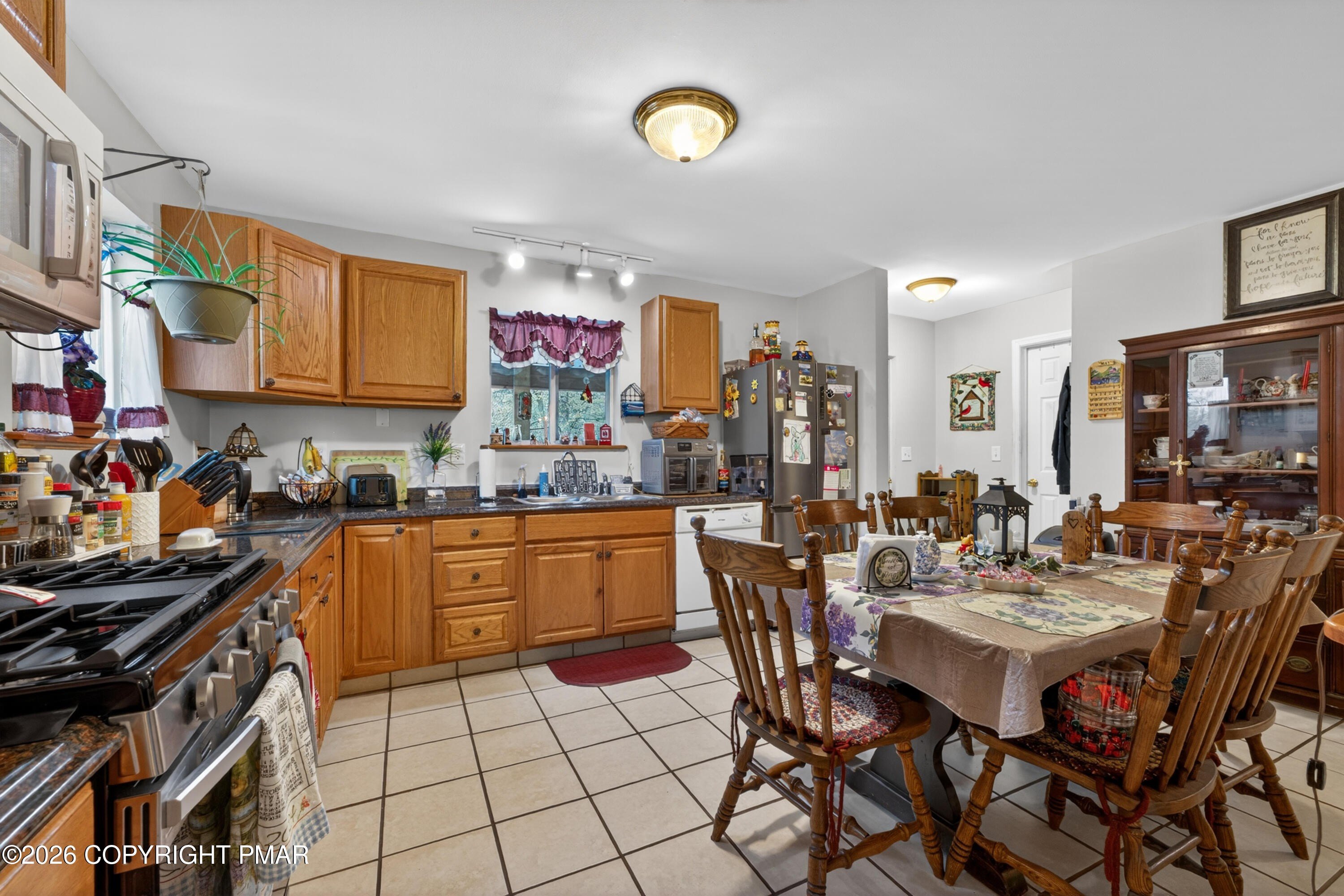 Blakeslee, Pennsylvania, 18610, United States, 6 Bedrooms Bedrooms, ,3 BathroomsBathrooms,Residential,For Sale,2042920