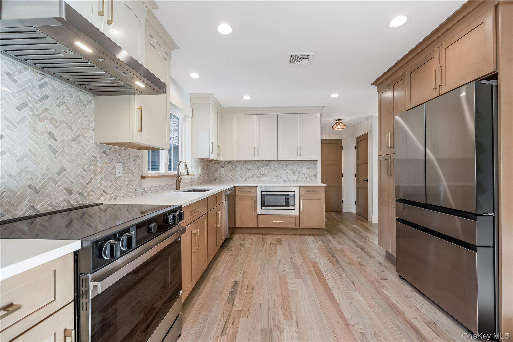 Miller Place, New York, 11764, United States, 4 Bedrooms Bedrooms, ,4 BathroomsBathrooms,Residential,For Sale,1902062