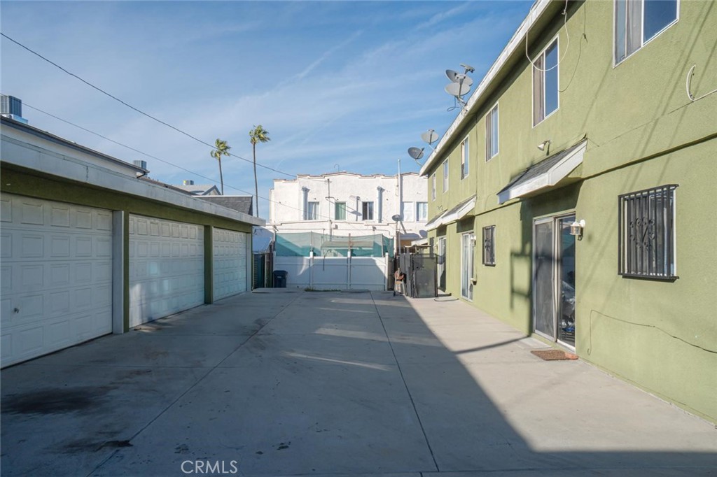 Los Angeles, California, 90061, United States, ,Residential,For Sale,1855356