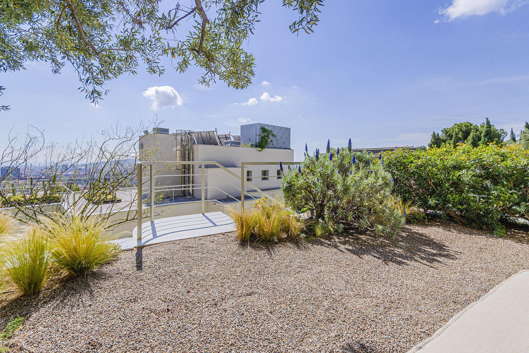  Property with breathtaking views surrounded by tropical garden - 物件實景
