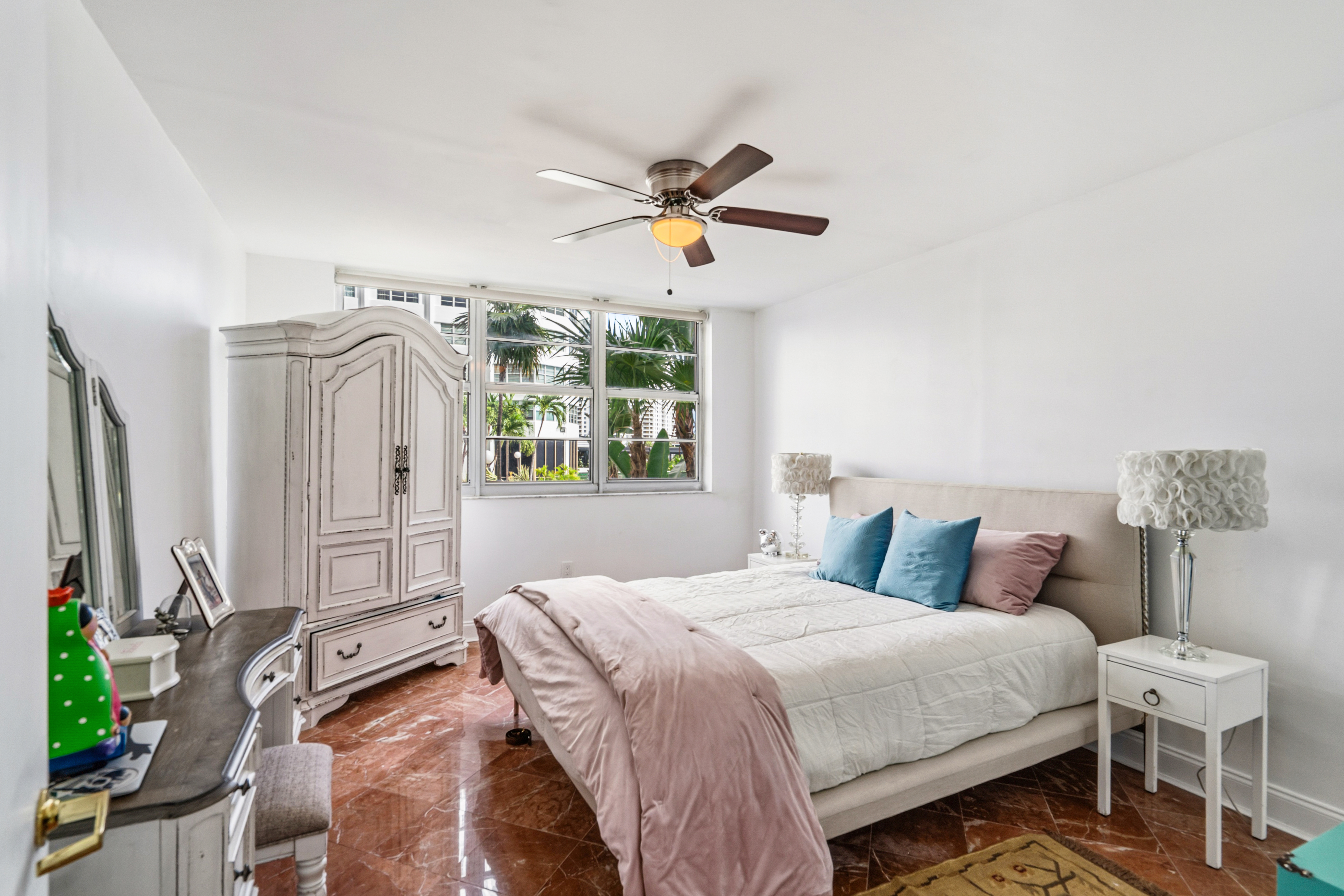  905 Brickell Bay Dr, Miami, FL, 33131 - 物件實景