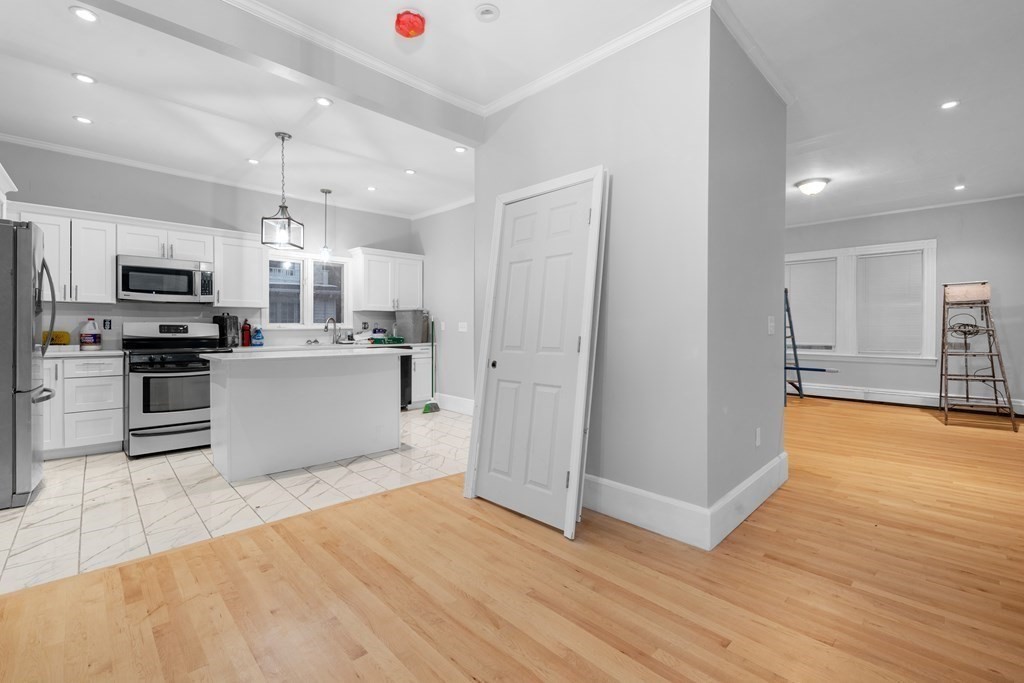 Taunton, Massachusetts, 02780, United States, 4 Bedrooms Bedrooms, ,3 BathroomsBathrooms,Residential,For Sale,1888080