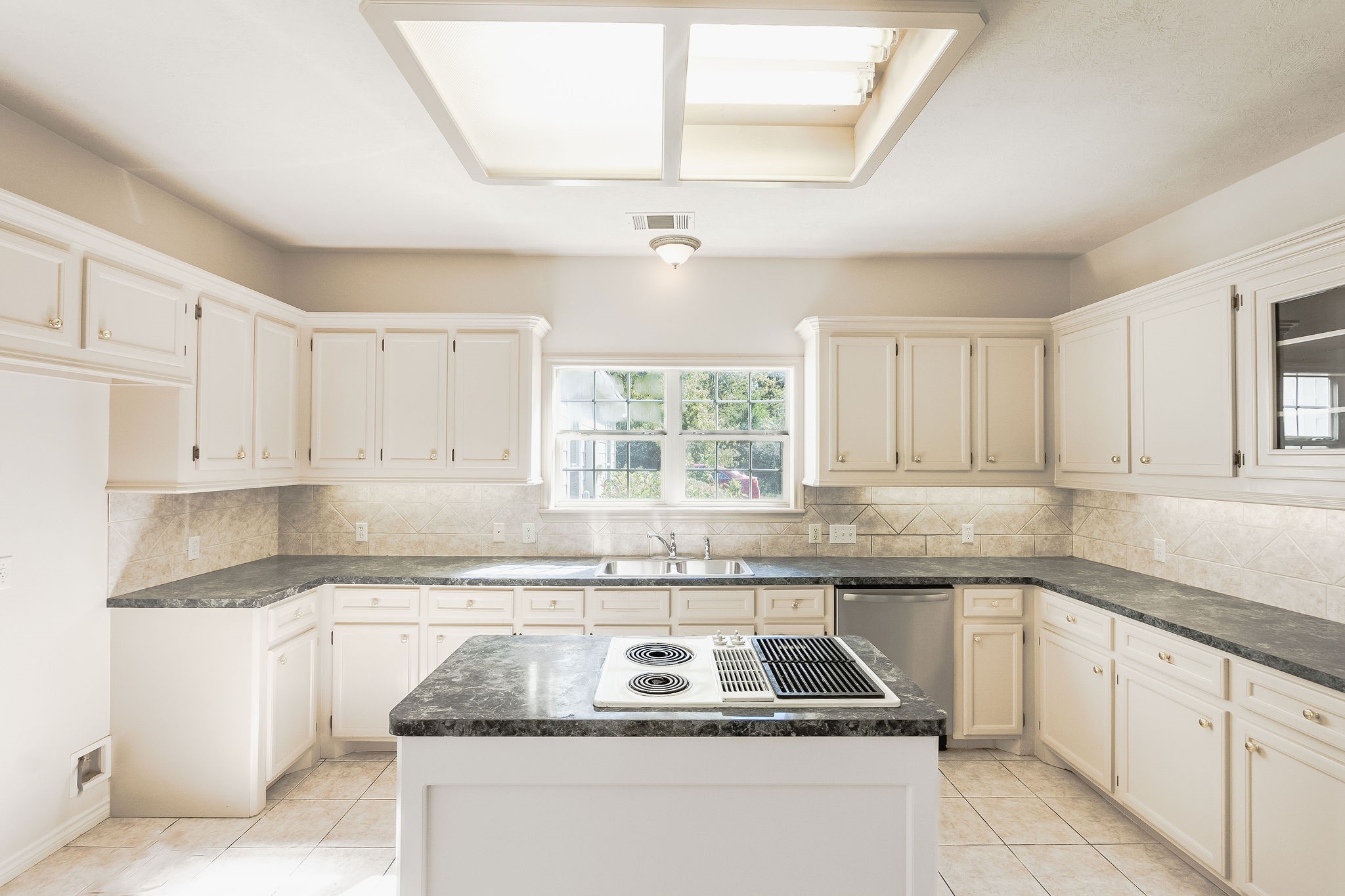 Kurten, Texas, 77808, United States, 3 Bedrooms Bedrooms, ,3 BathroomsBathrooms,Residential,For Sale,1989636