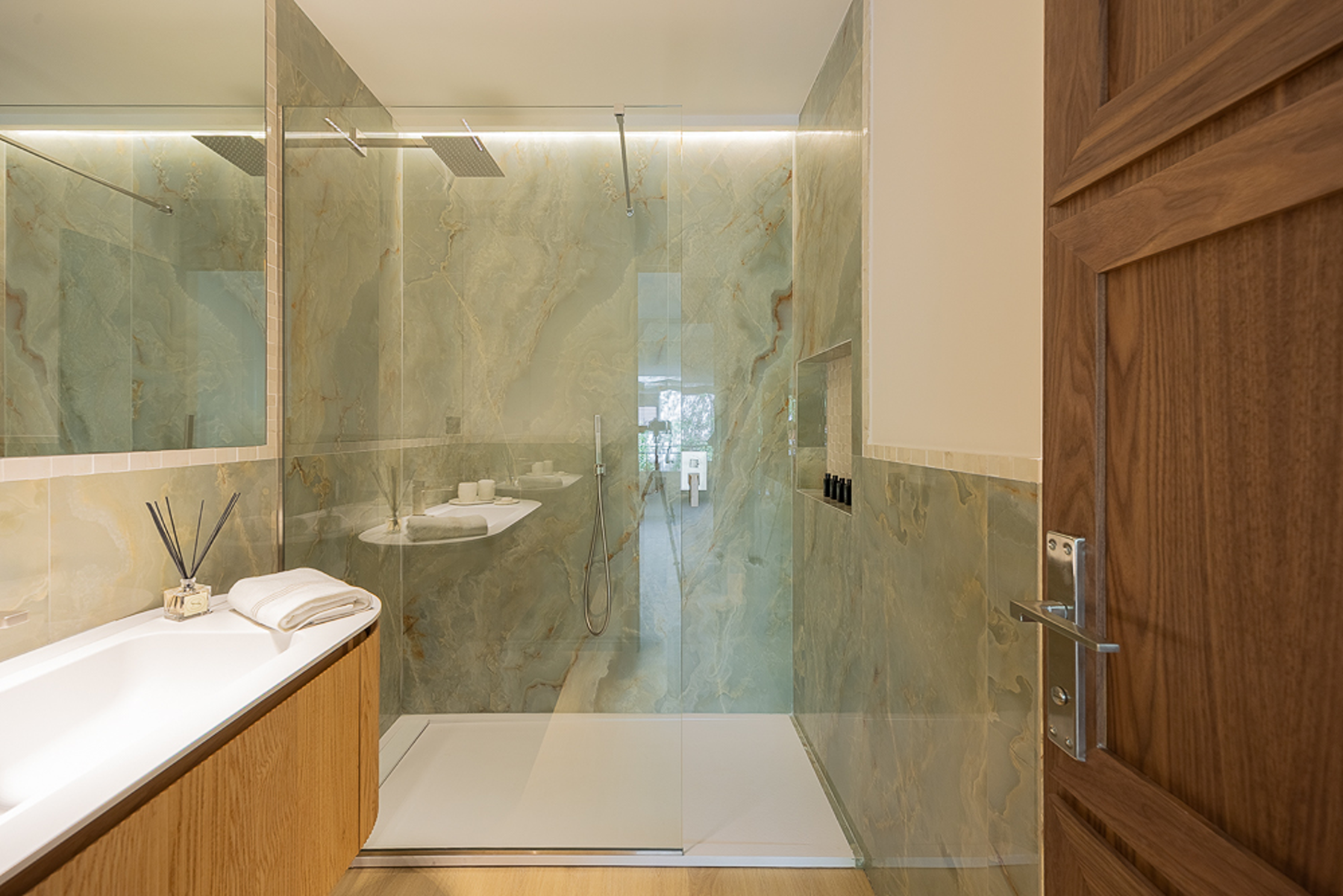  Fantastic 4-bedroom home with a private patio, in the Salamanca neighborhood. - 物件實景