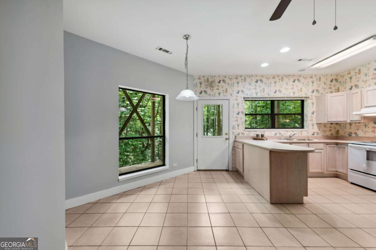 Ellijay, Georgia, 30540, United States, 5 Bedrooms Bedrooms, ,5 BathroomsBathrooms,Residential,For Sale,2016295