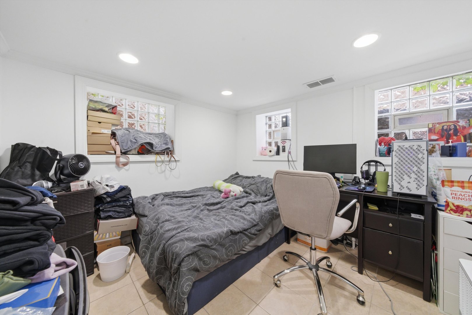 Chicago, Illinois, 60659, United States, 9 Bedrooms Bedrooms, ,Residential,For Sale,2040474