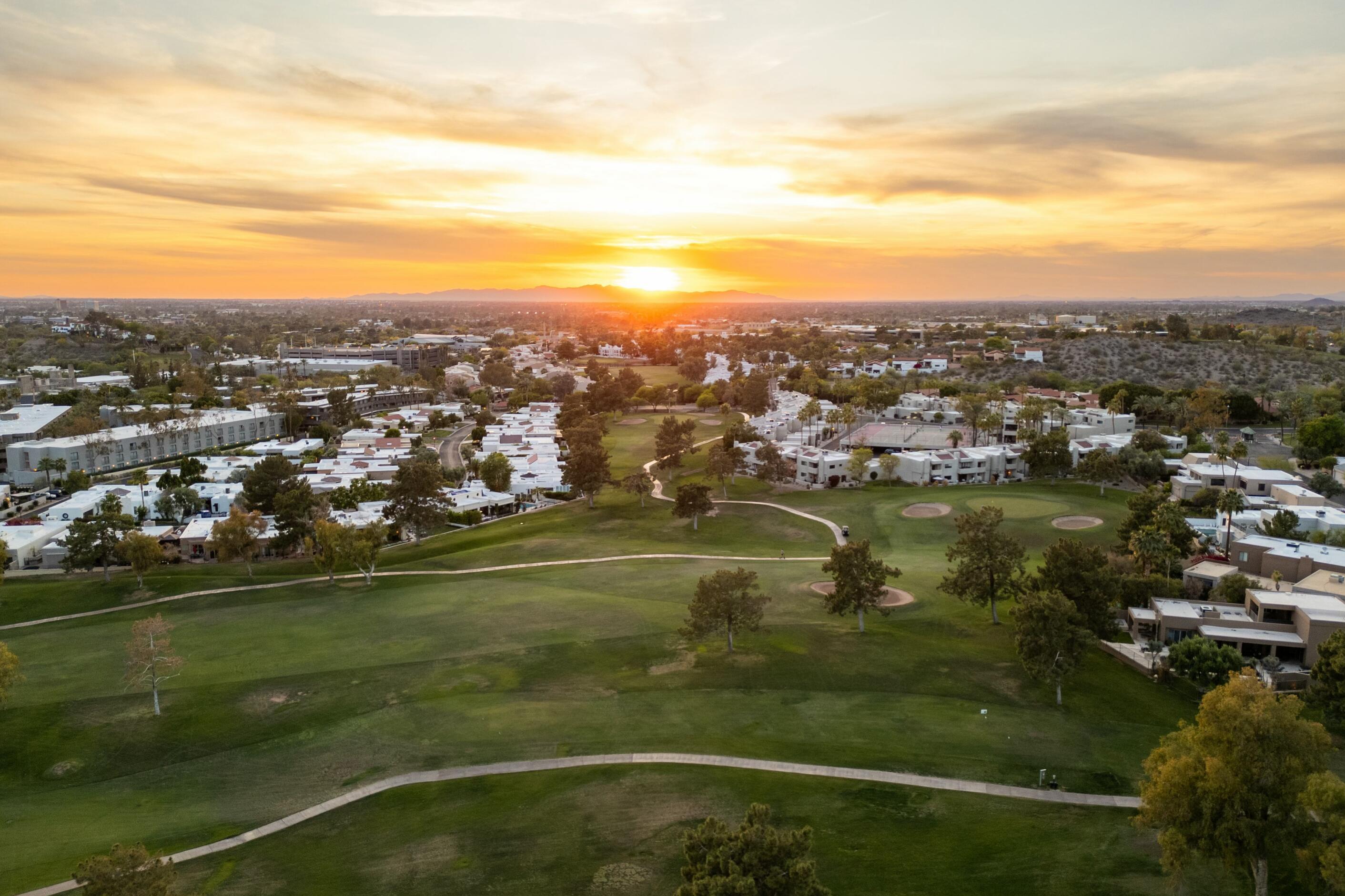  3033 E CLAREMONT AVE  Phoenix, AZ - 物件實景