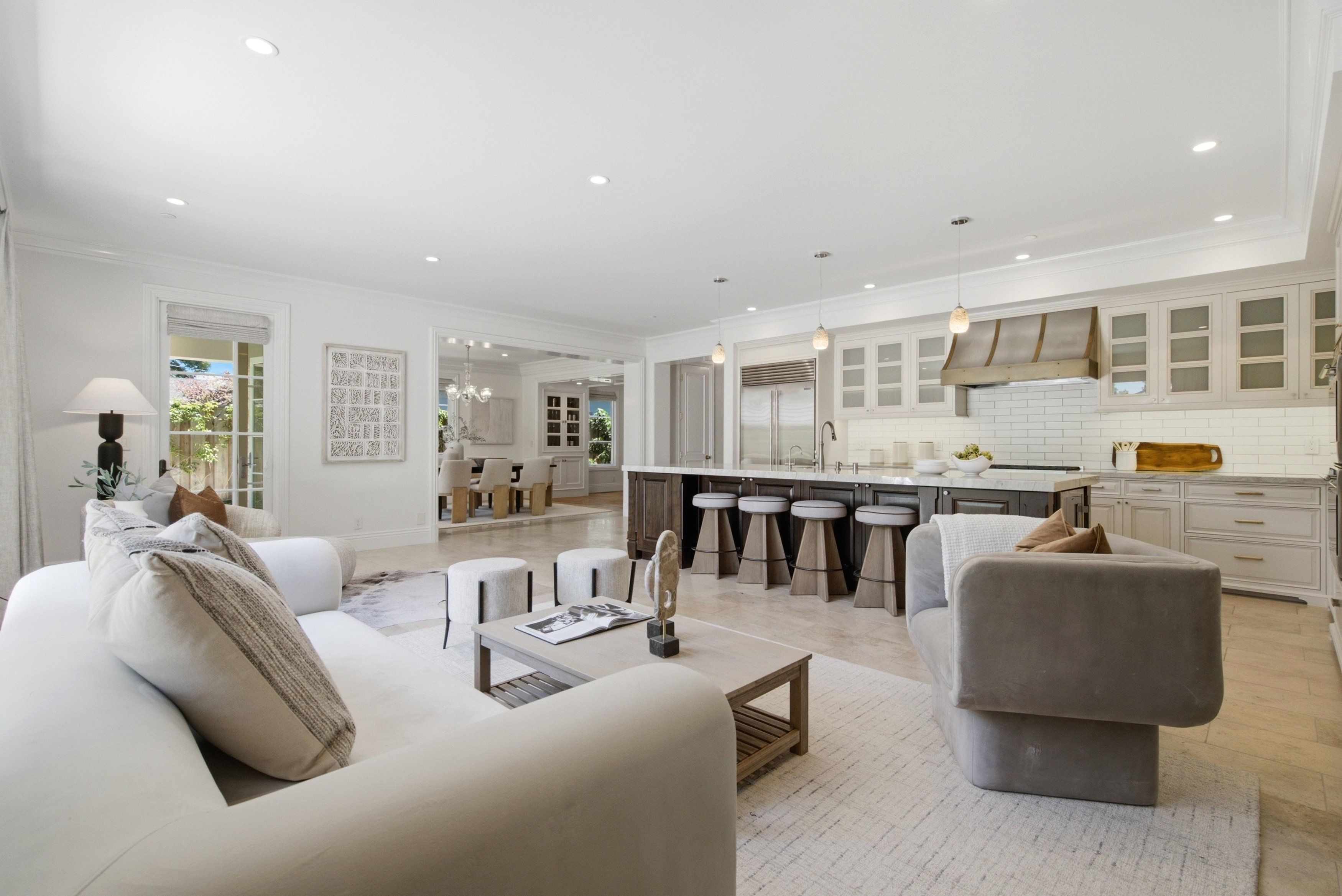  Beautifully Remodeled with Designer Finishes - 物件實景