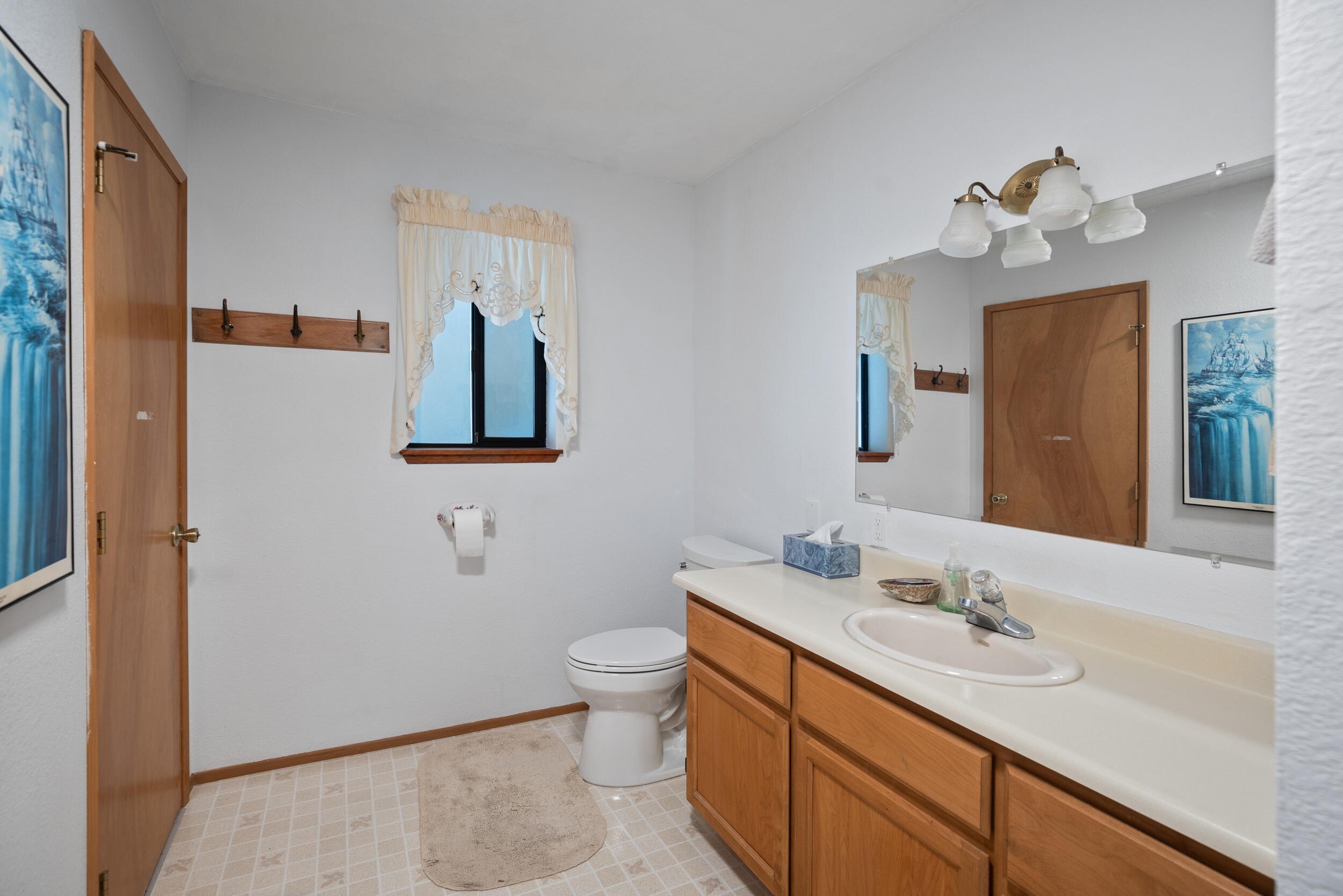 Grants Pass, Oregon, 97527, United States, 3 Bedrooms Bedrooms, ,3 BathroomsBathrooms,Residential,For Sale,1822817