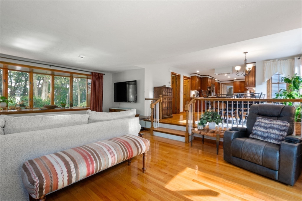 Holden, Massachusetts, 01520, United States, 4 Bedrooms Bedrooms, ,3 BathroomsBathrooms,Residential,For Sale,1948206