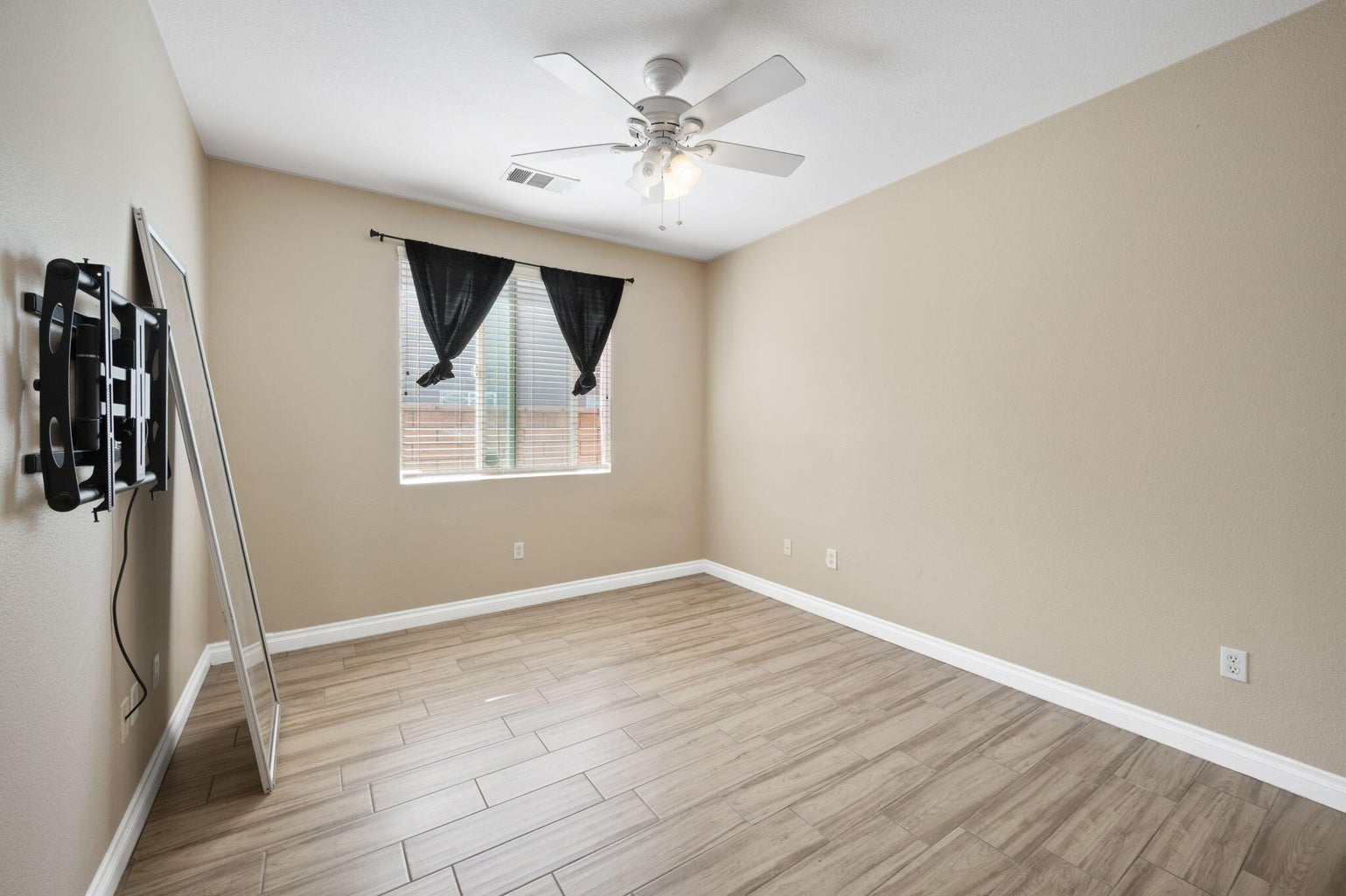 Indio, California, 92203, United States, 4 Bedrooms Bedrooms, ,3 BathroomsBathrooms,Residential,For Sale,1915530