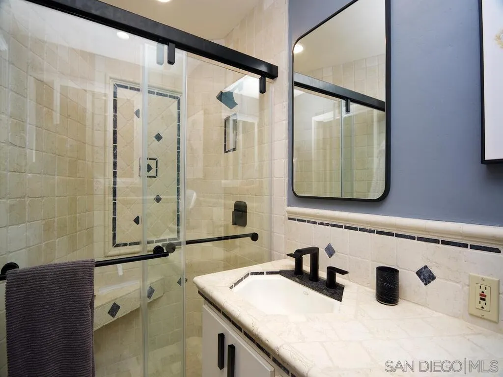 La Jolla, California, 92037, United States, 2 Bedrooms Bedrooms, ,2 BathroomsBathrooms,Residential,For Sale,1985543