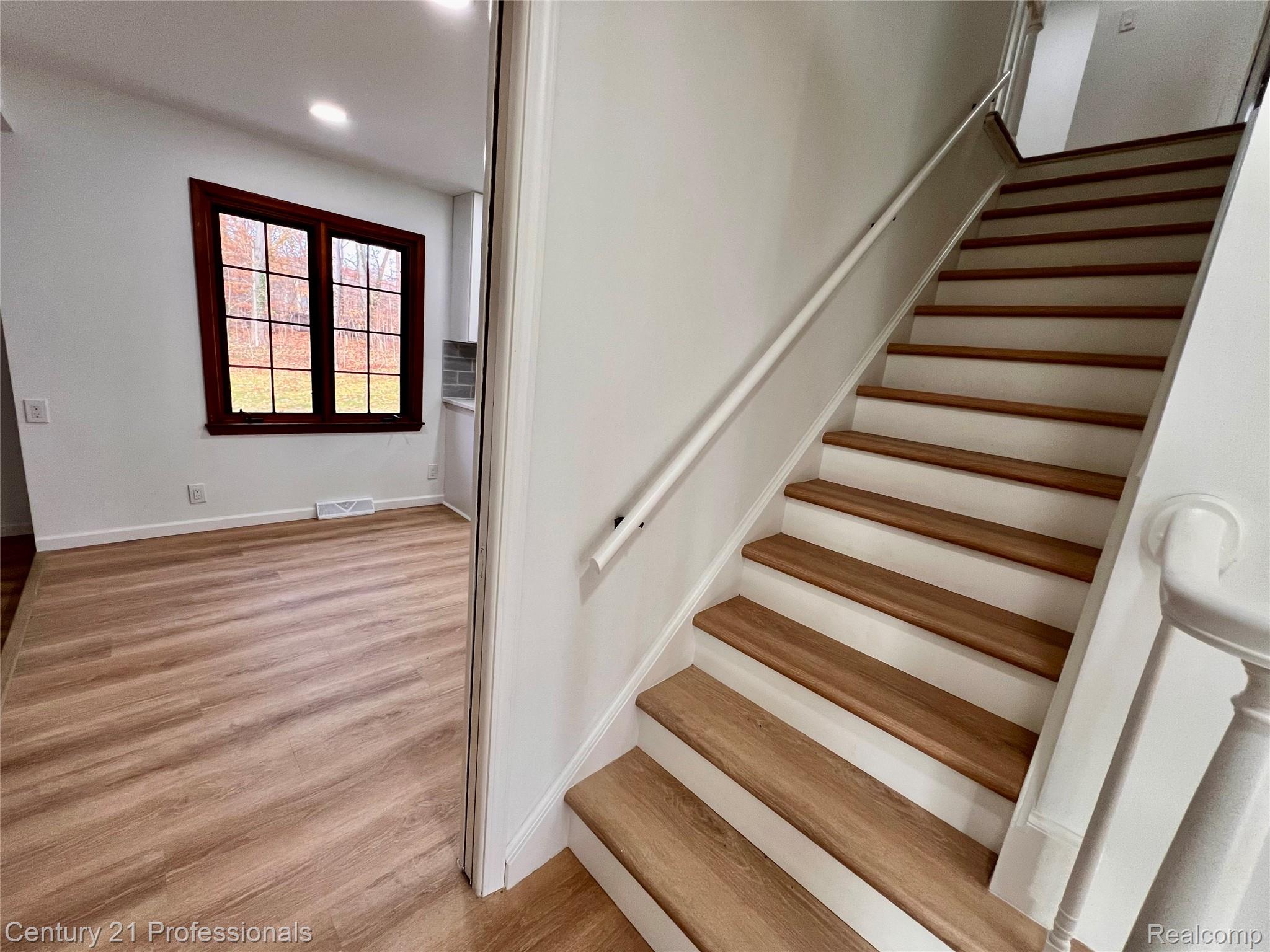 Plymouth, Michigan, 48170, United States, 5 Bedrooms Bedrooms, ,3 BathroomsBathrooms,Residential,For Sale,1982882