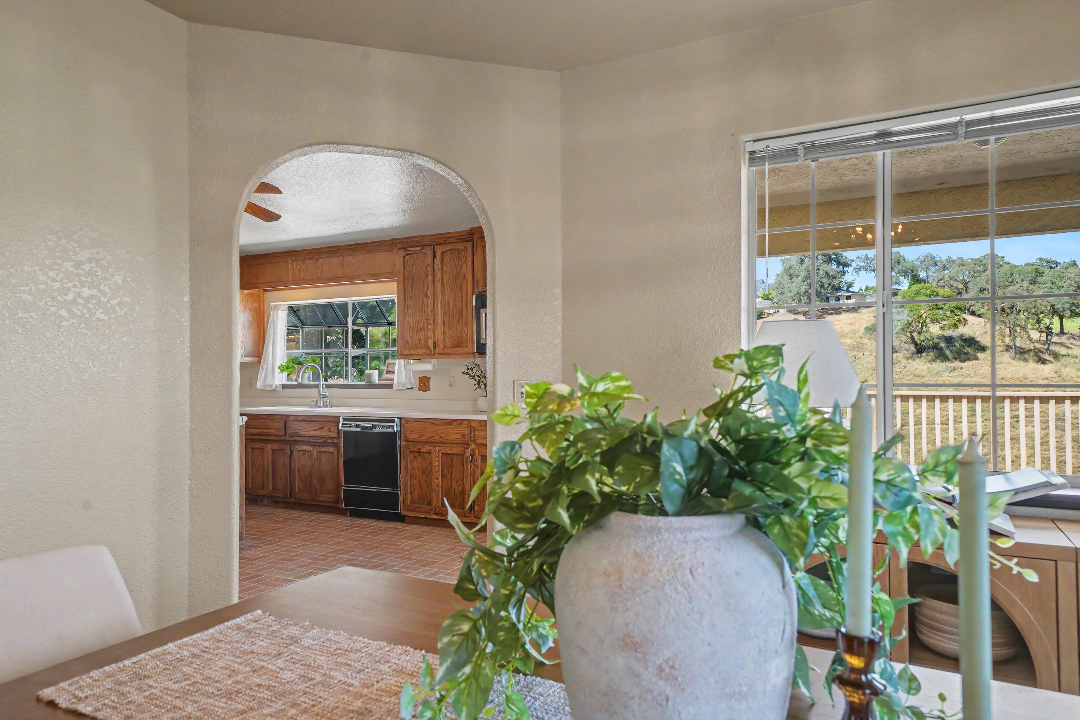  Spacious Sutter Creek Home with Hillside Views and Endless Potential - 物件實景