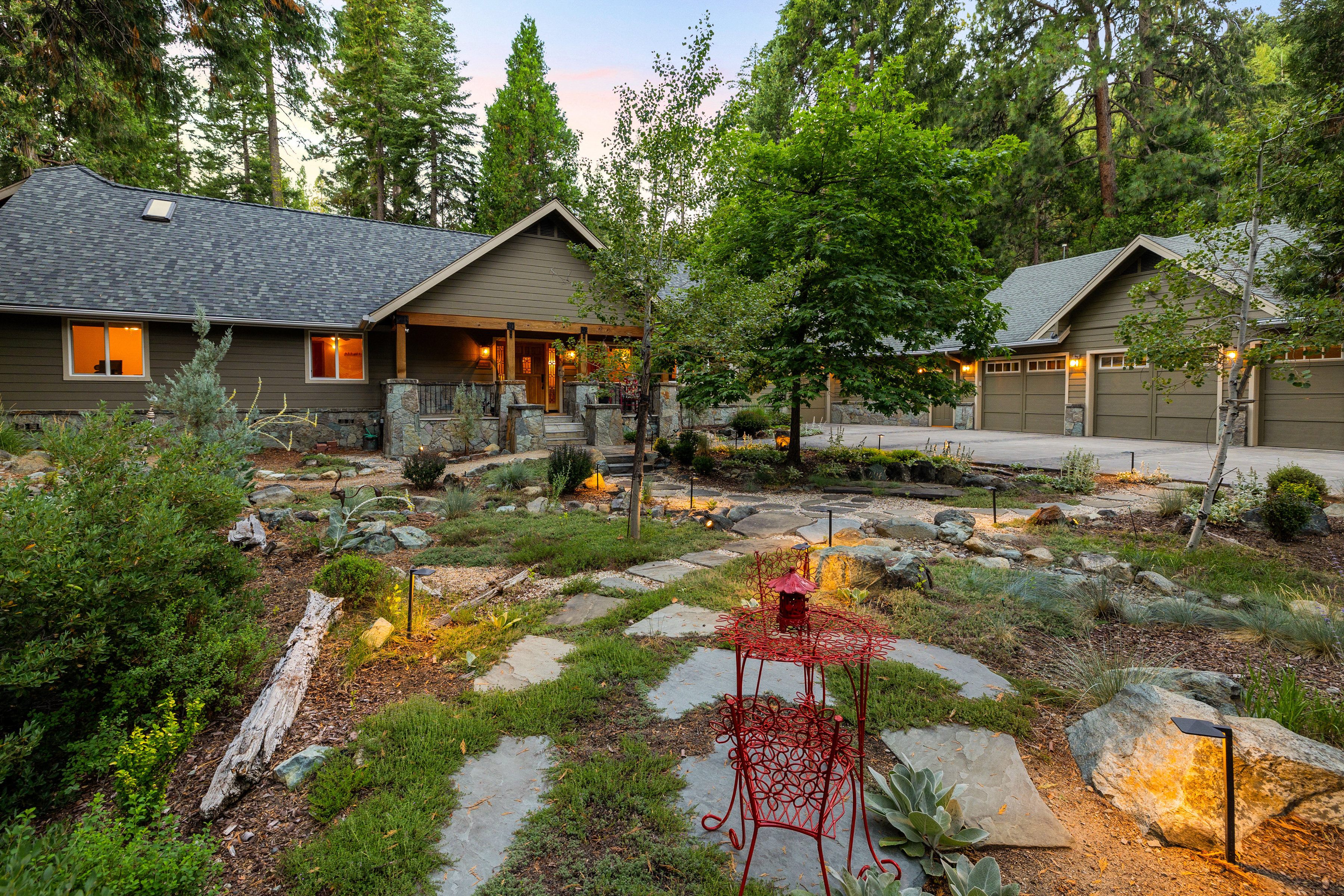  Luxury Mountain Retreat with Guest House on 1 Acre in the Heart of Graeagle - 物件實景