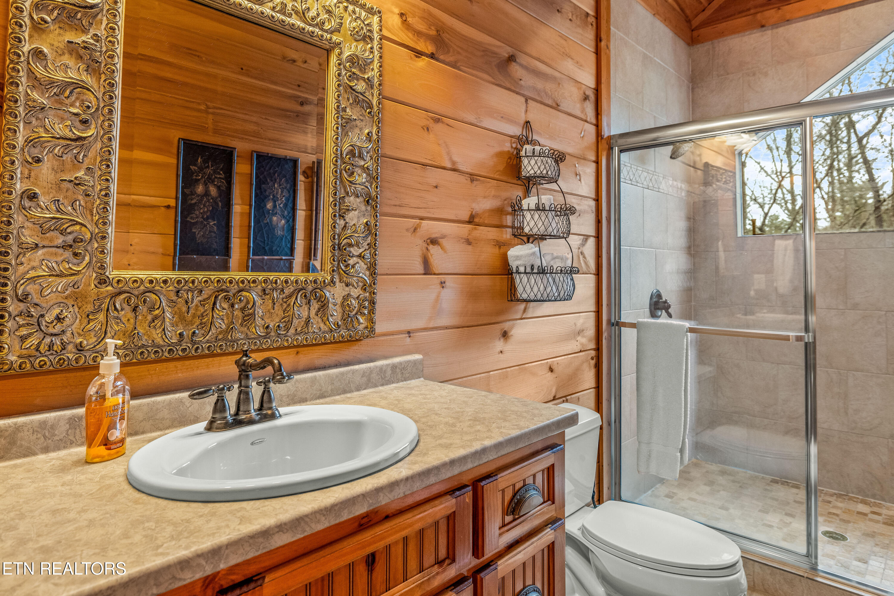 Townsend, Tennessee, 37882, United States, 3 Bedrooms Bedrooms, ,3 BathroomsBathrooms,Residential,For Sale,1982274