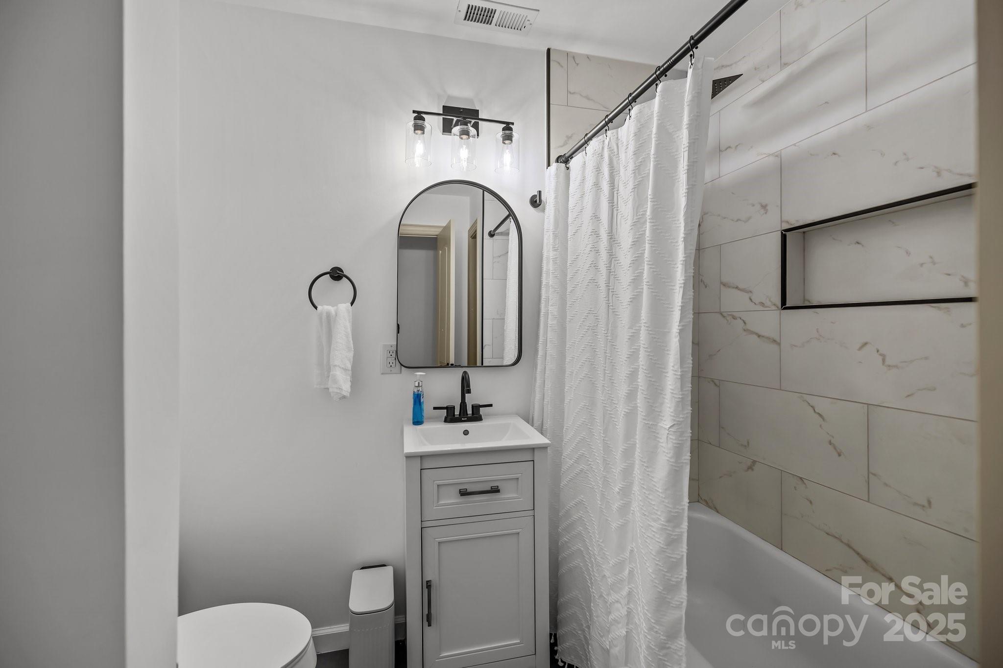 Matthews, North Carolina, 28105, United States, 5 Bedrooms Bedrooms, ,4 BathroomsBathrooms,Residential,For Sale,2003346