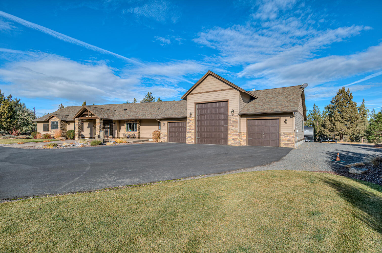 Bend, Oregon, 97703, United States, 3 Bedrooms Bedrooms, ,3 BathroomsBathrooms,Residential,For Sale,1984485