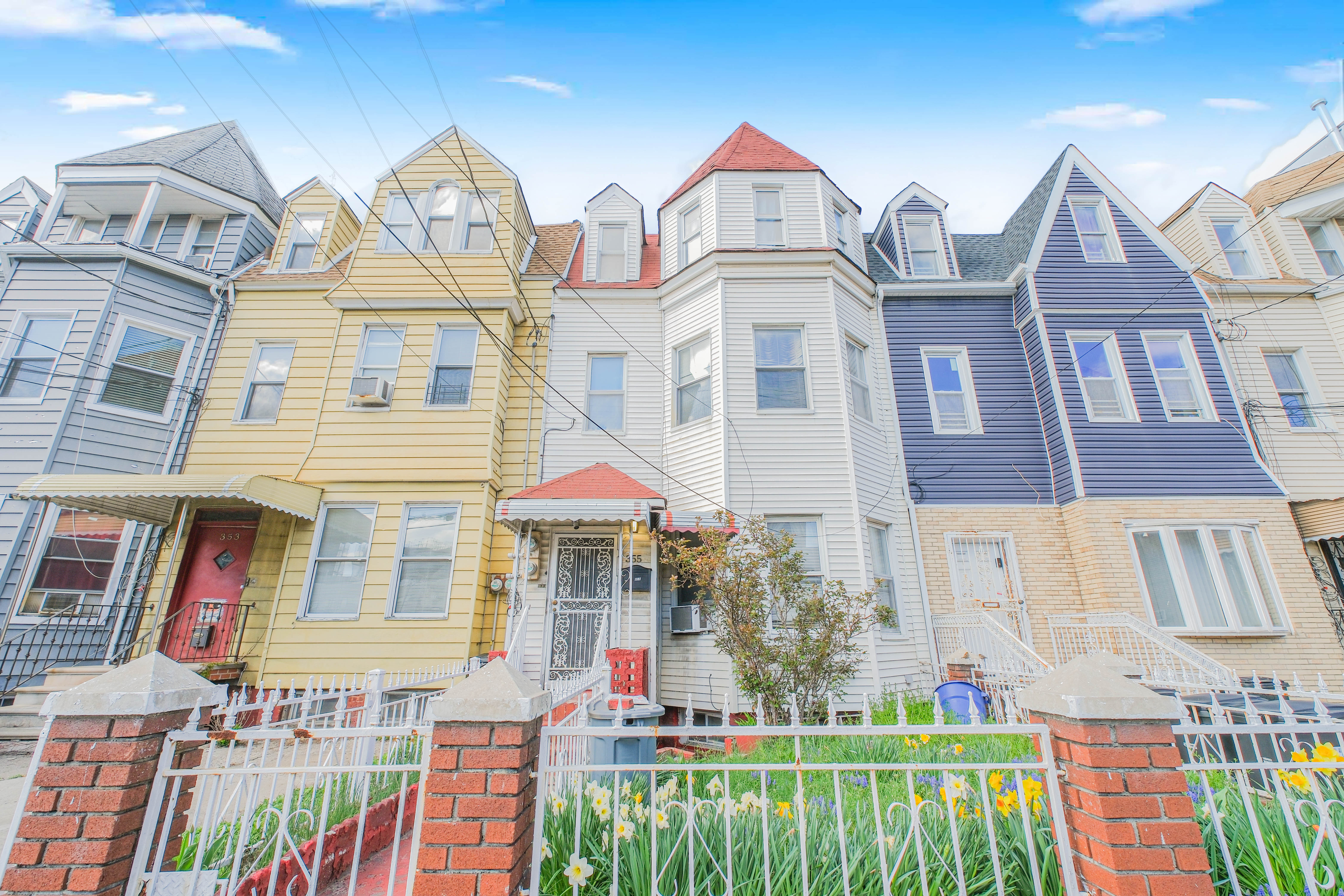 Brooklyn, New York, 11225, United States, 4 Bedrooms Bedrooms, ,1 BathroomBathrooms,Residential,For Sale,1763201