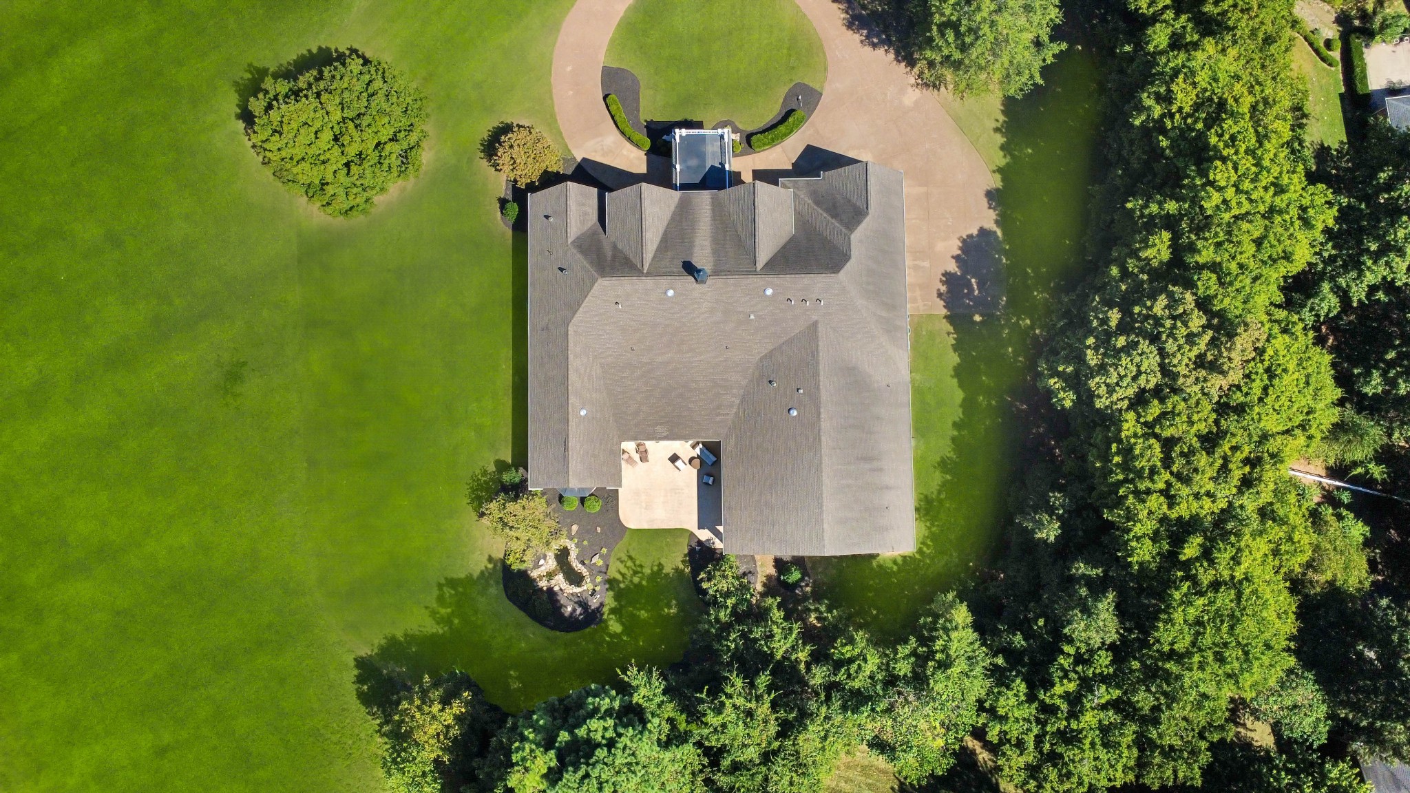 Clarksville, Tennessee, 37043, United States, 4 Bedrooms Bedrooms, ,4 BathroomsBathrooms,Residential,For Sale,1980790