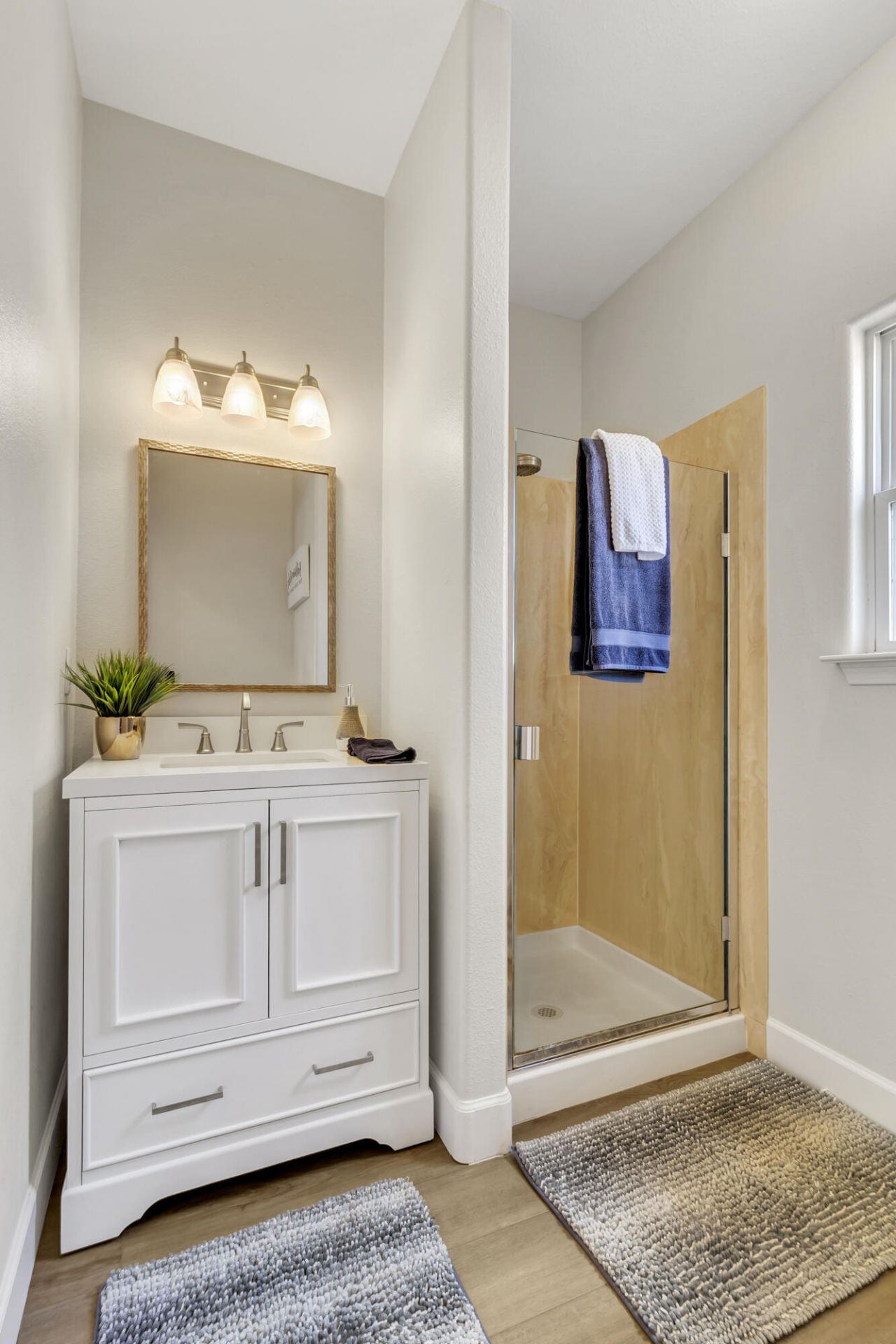 Albuquerque, New Mexico, 87122, United States, 4 Bedrooms Bedrooms, ,3 BathroomsBathrooms,Residential,For Sale,1932671