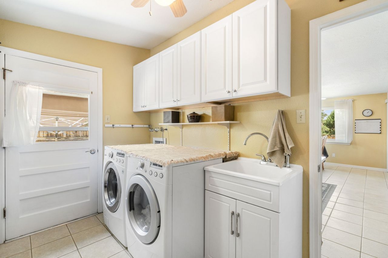 White Rock, New Mexico, 87547, United States, 4 Bedrooms Bedrooms, ,3 BathroomsBathrooms,Residential,For Sale,1906600