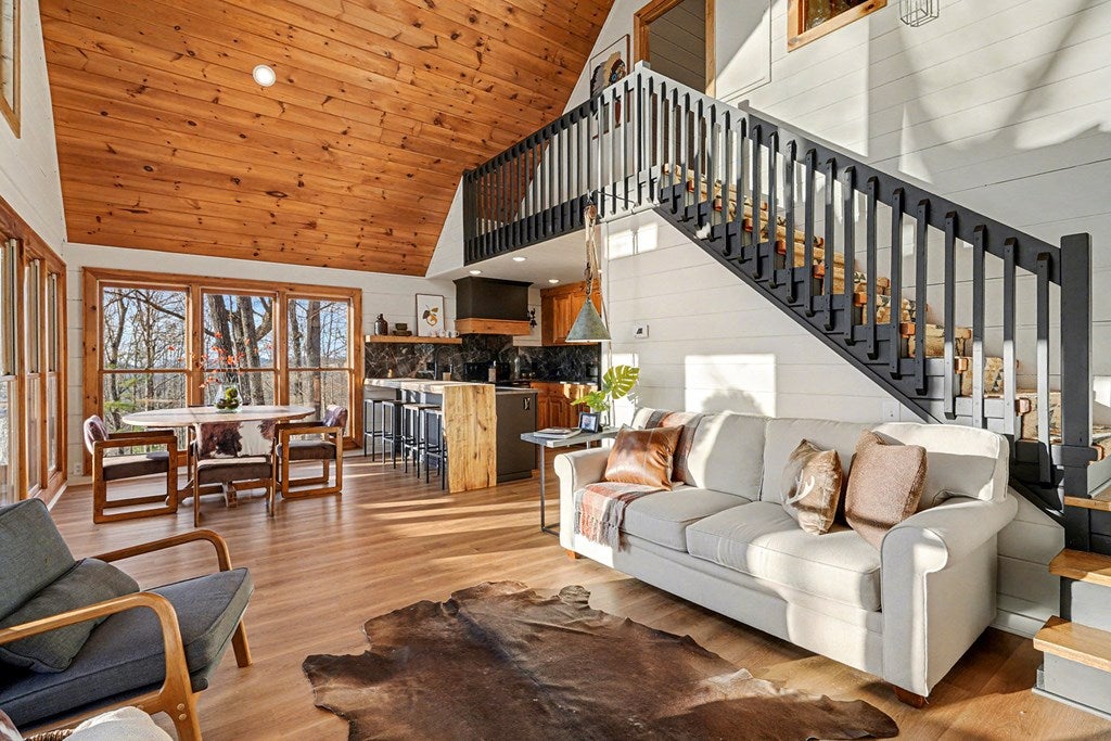 Mineral Bluff, Georgia, 30559, United States, 3 Bedrooms Bedrooms, ,3 BathroomsBathrooms,Residential,For Sale,2006593