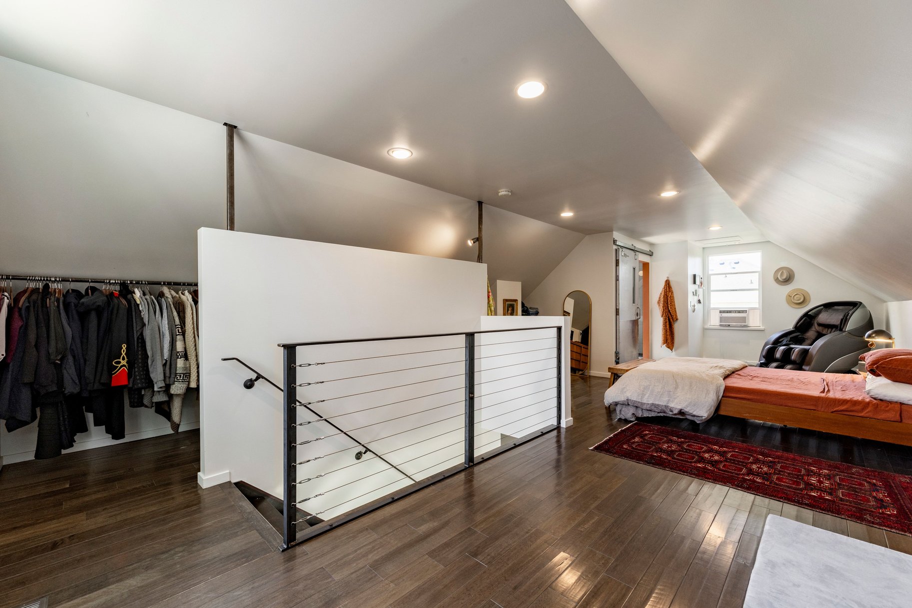  Spacious Millcreek Bungalow with Expansive Backyard & 2-Car Garage - 物件實景