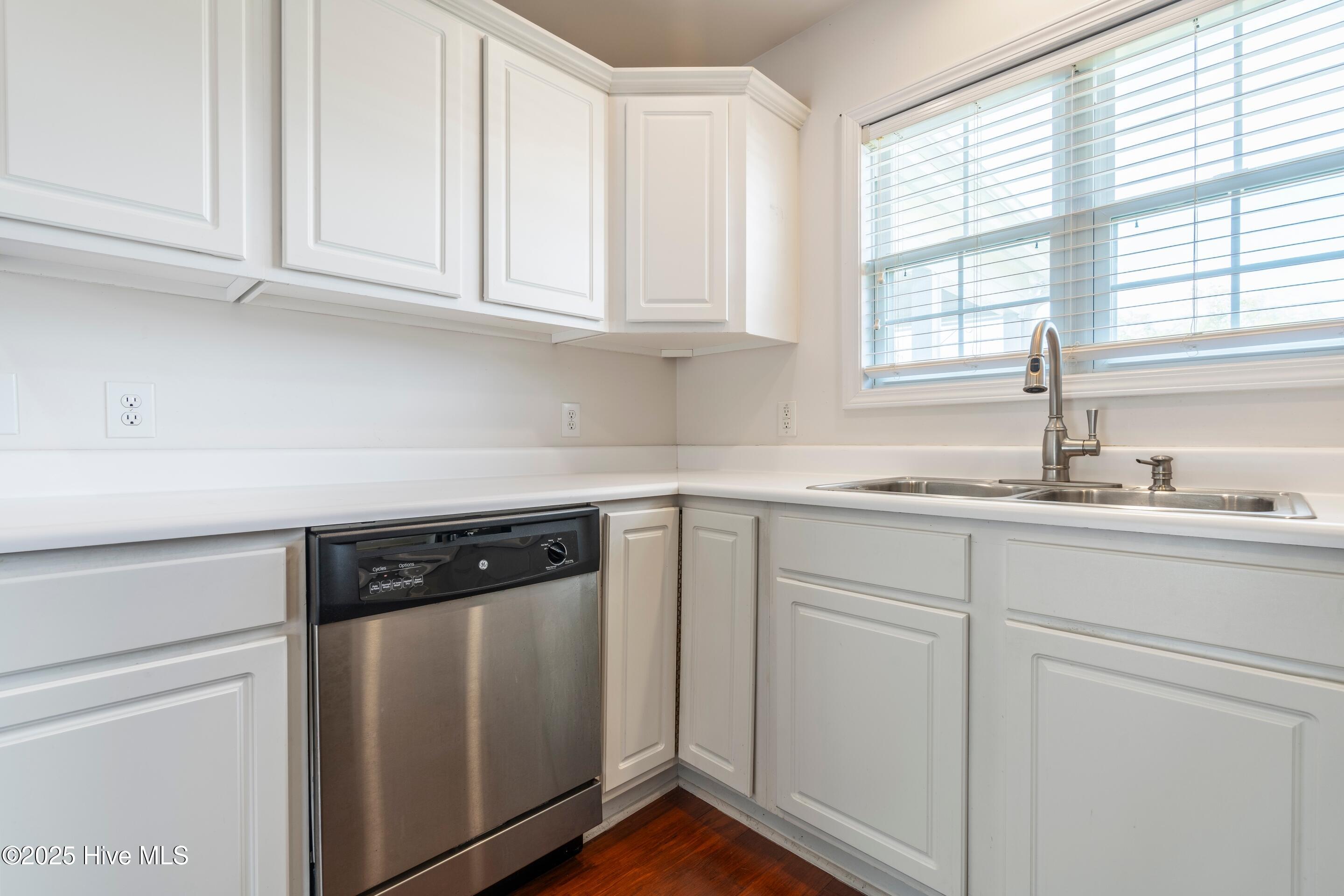 Wilmington, North Carolina, 28405, United States, 4 Bedrooms Bedrooms, ,2 BathroomsBathrooms,Residential,For Sale,1957483