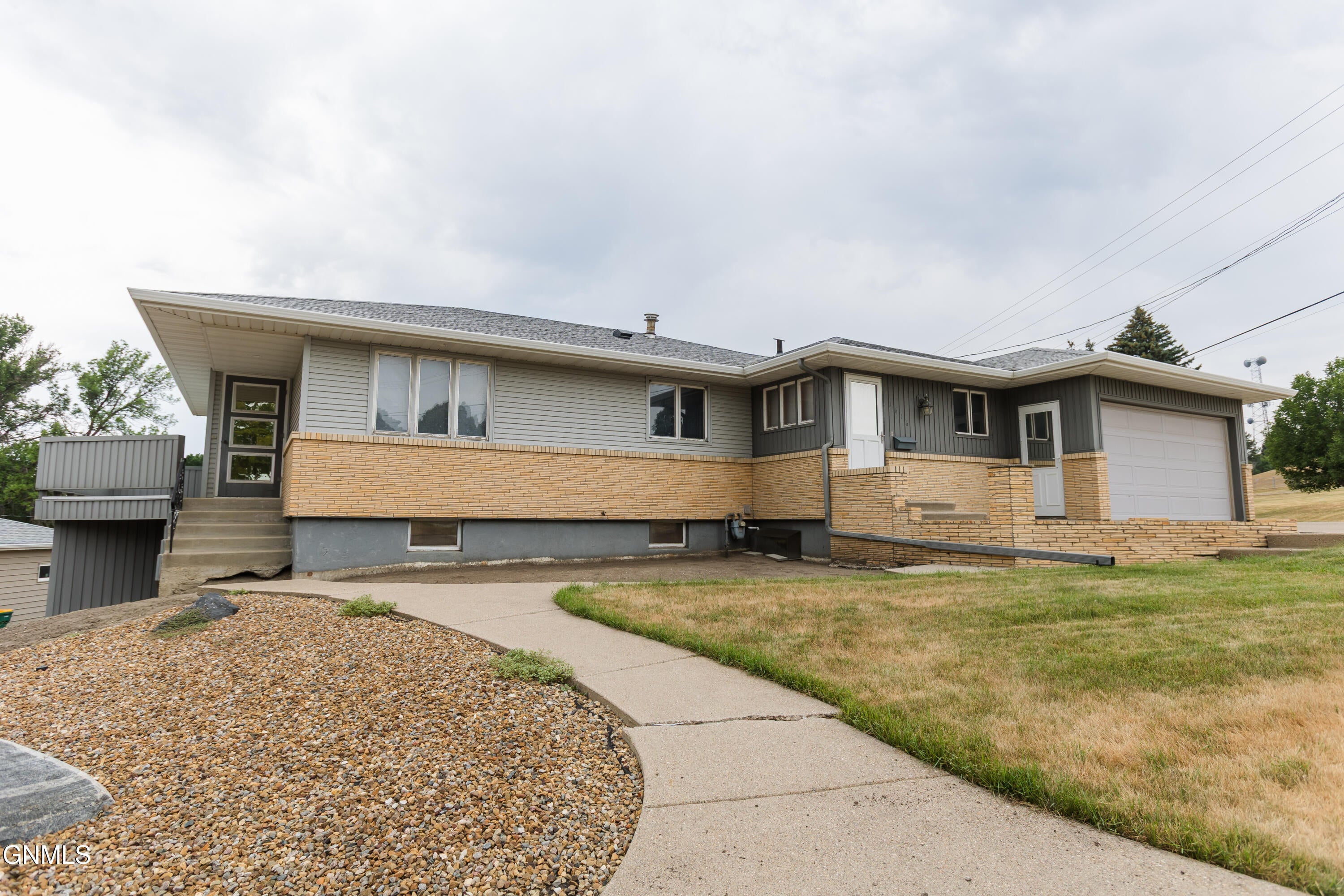 17th St, Bismarck, ND 58501 #1