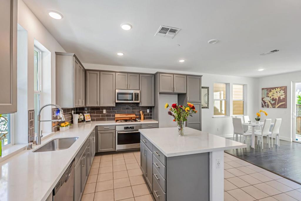 Hercules, California, 94547, United States, 4 Bedrooms Bedrooms, ,3 BathroomsBathrooms,Residential,For Sale,1978520