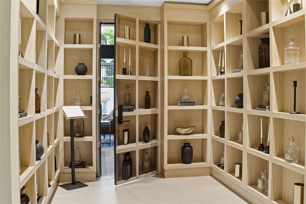 Atlanta, Georgia, 30305, United States, 2 Bedrooms Bedrooms, ,3 BathroomsBathrooms,Residential,For Sale,1979191