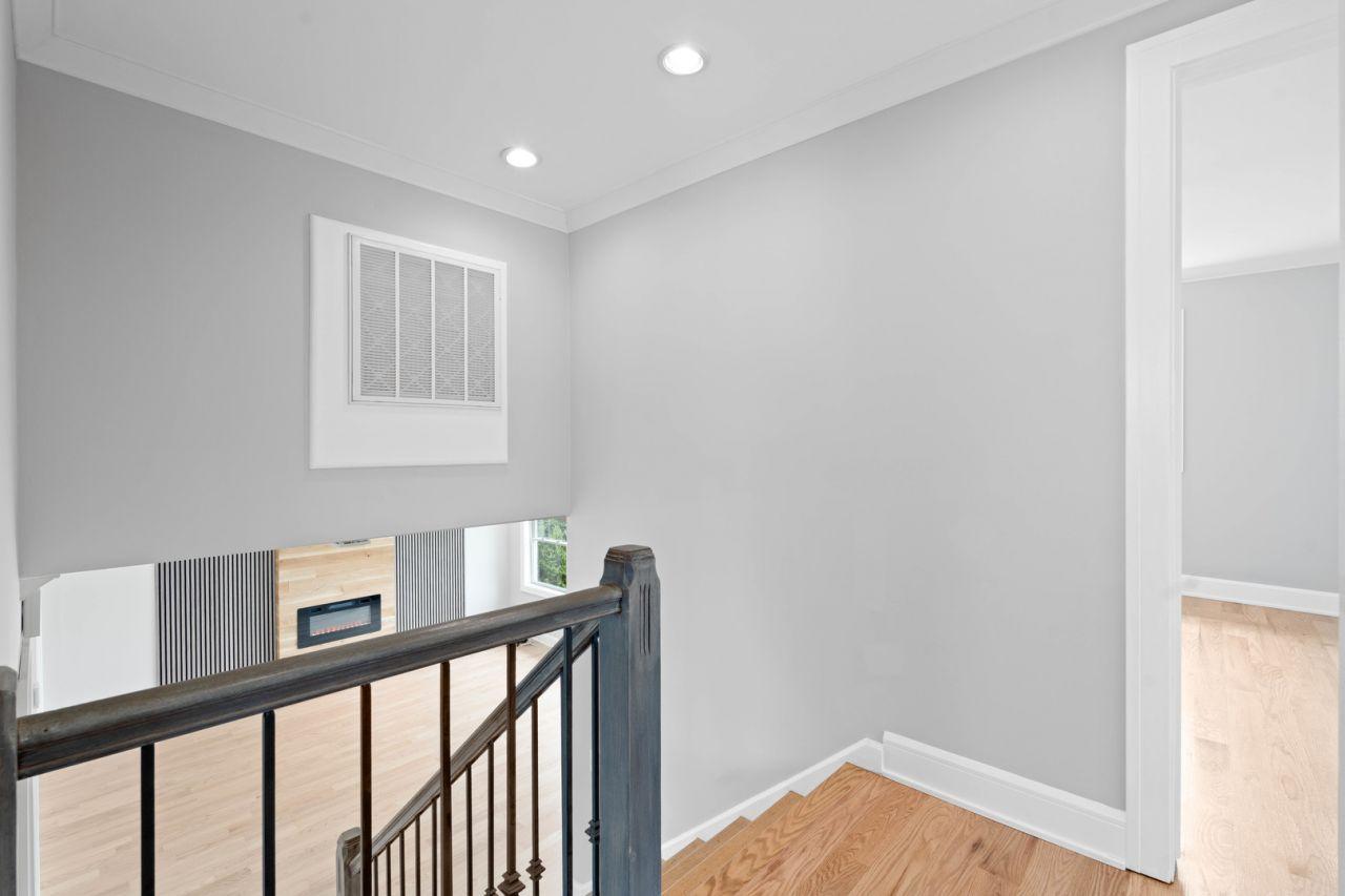 Des Plaines, Illinois, 60016, United States, 4 Bedrooms Bedrooms, ,2 BathroomsBathrooms,Residential,For Sale,1826836
