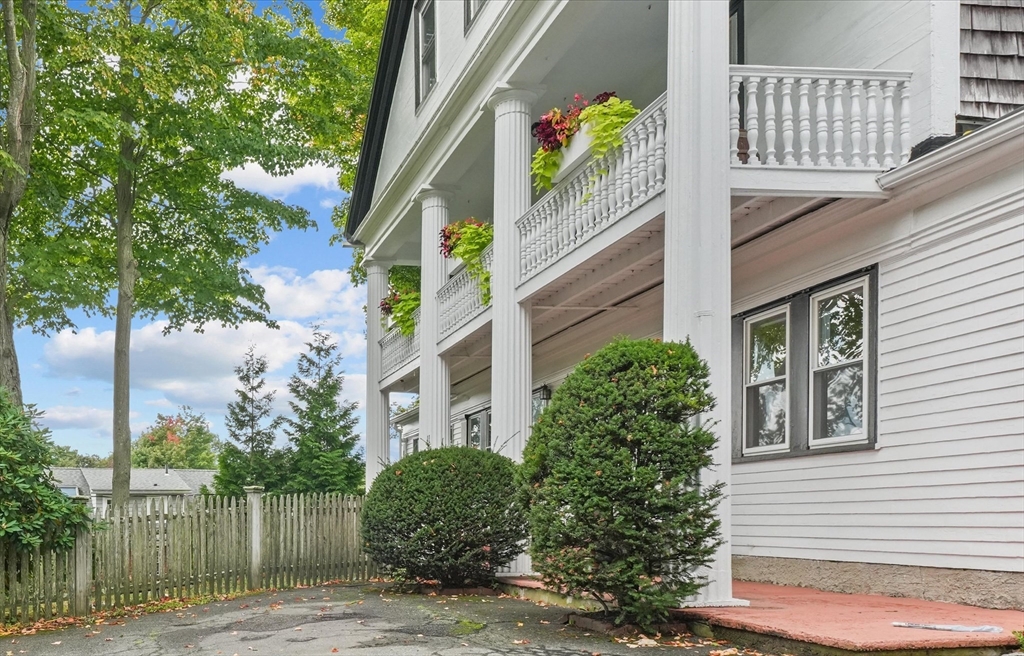 Marblehead, Massachusetts, 01945, United States, 2 Bedrooms Bedrooms, ,1 BathroomBathrooms,Residential,For Sale,1975019