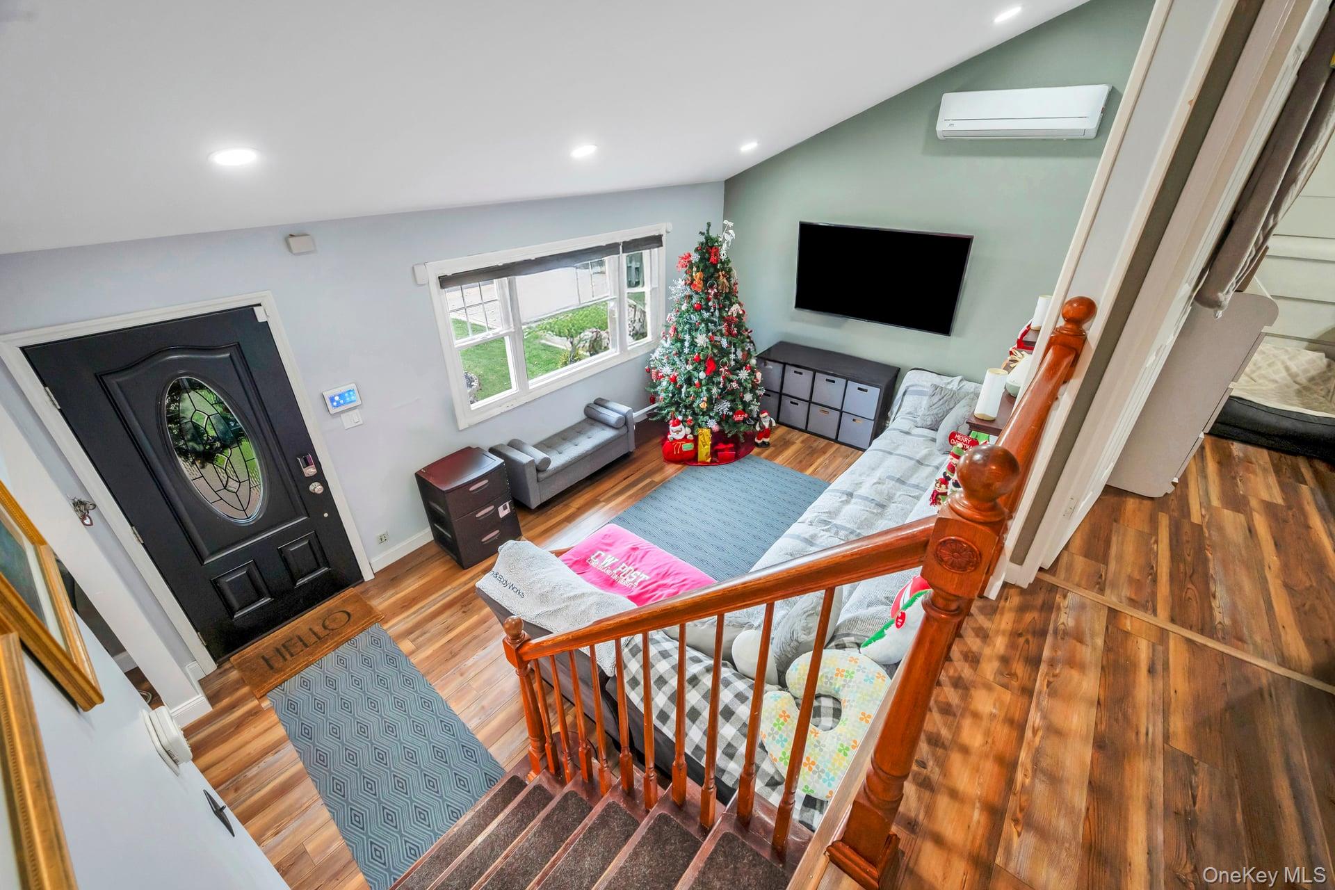 Freeport, New York, 11520, United States, 3 Bedrooms Bedrooms, ,2 BathroomsBathrooms,Residential,For Sale,1998348