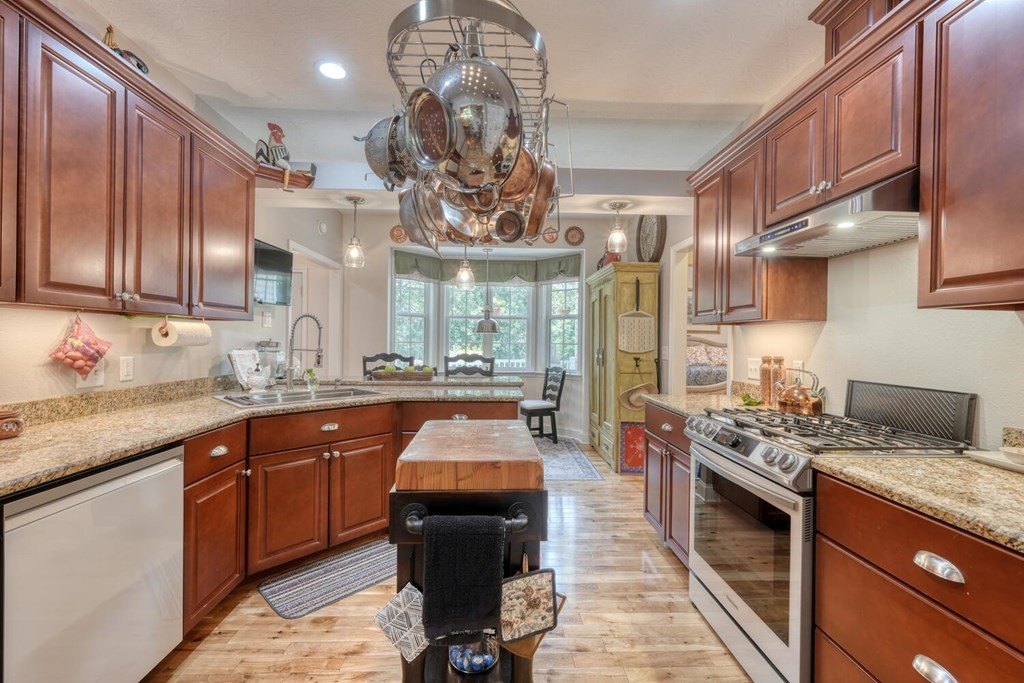 Blairsville, Georgia, 30512, United States, 4 Bedrooms Bedrooms, ,3 BathroomsBathrooms,Residential,For Sale,1983260