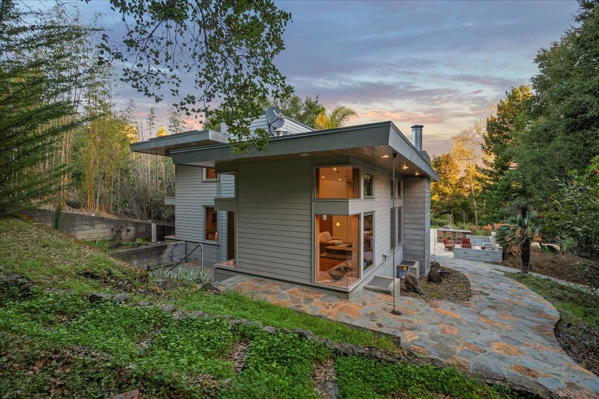 Los Altos Hills, California, 94022, United States, 5 Bedrooms Bedrooms, ,5 BathroomsBathrooms,Residential,For Sale,1907317