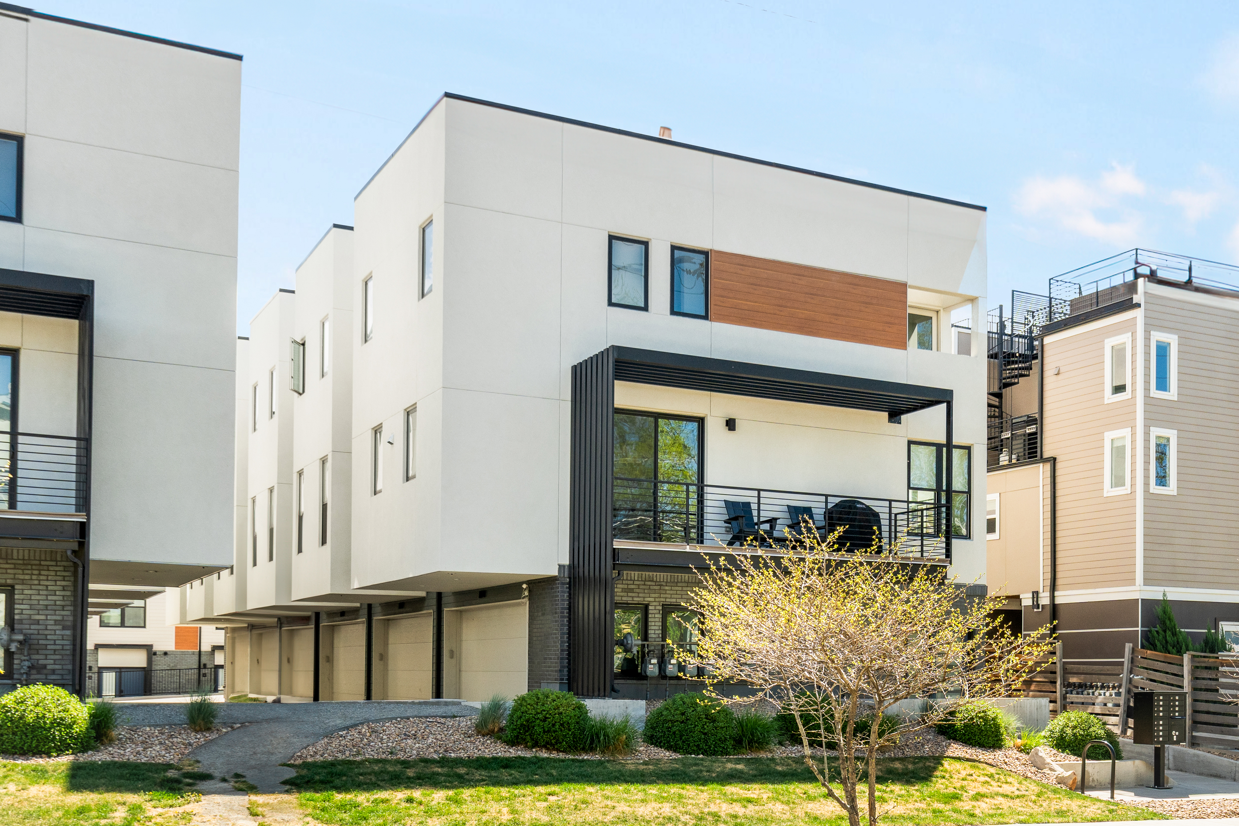  Sweeping, Unobstructed Mountain Views From This Sloan