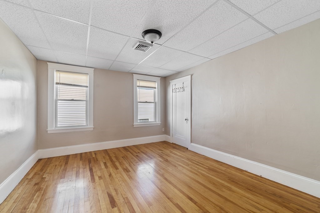 Worcester, Massachusetts, 01603-2339, United States, 9 Bedrooms Bedrooms, ,Residential,For Sale,1979601